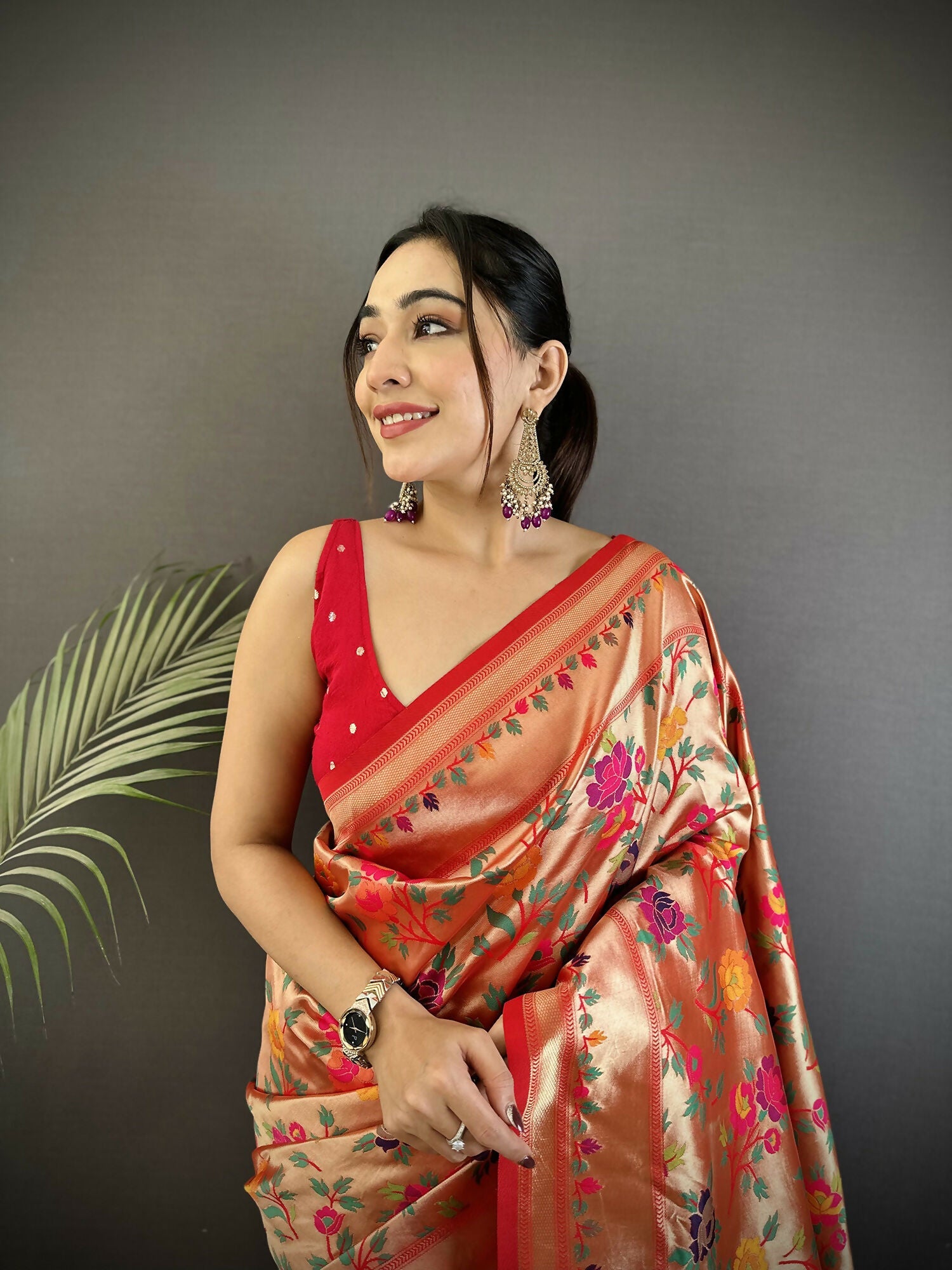 Joban Fashion Peach Intricate Floral & Foliate Motifs Soft Silk Paithani Saree