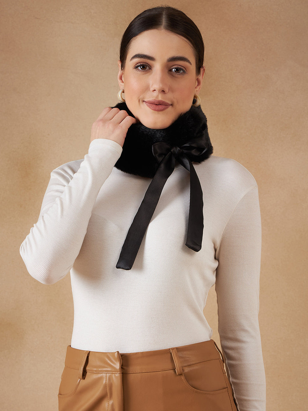 InWeave Women's Black Fur Neckpiece