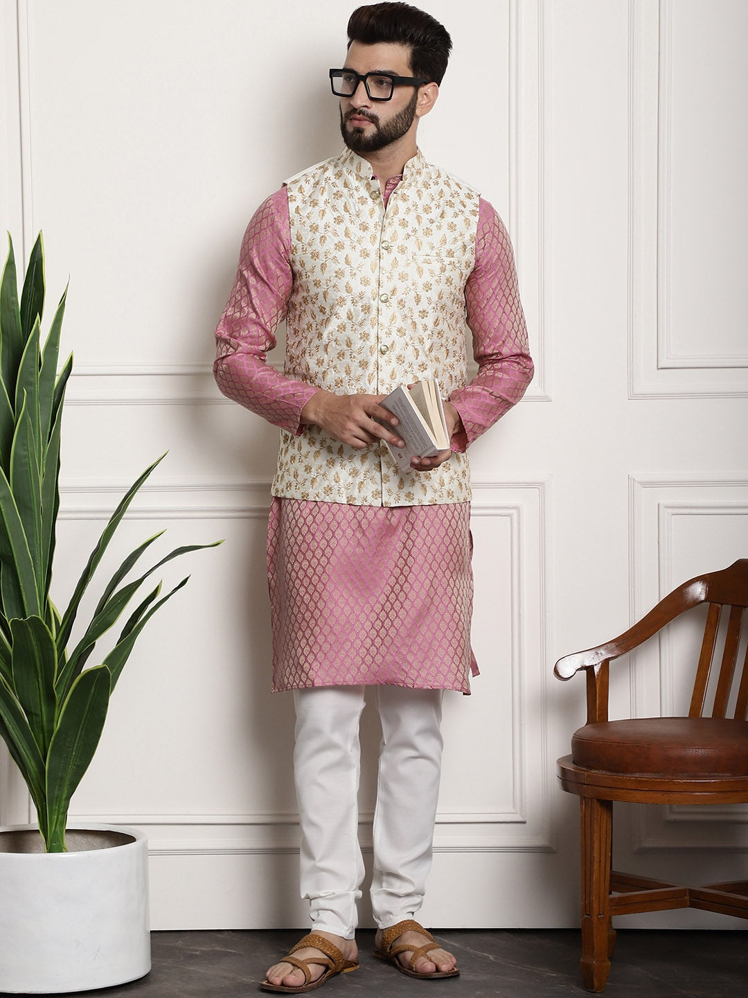 Sojanya Men Pink Ethnic Motifs Kurta with Pyjamas & Nehru Jacket