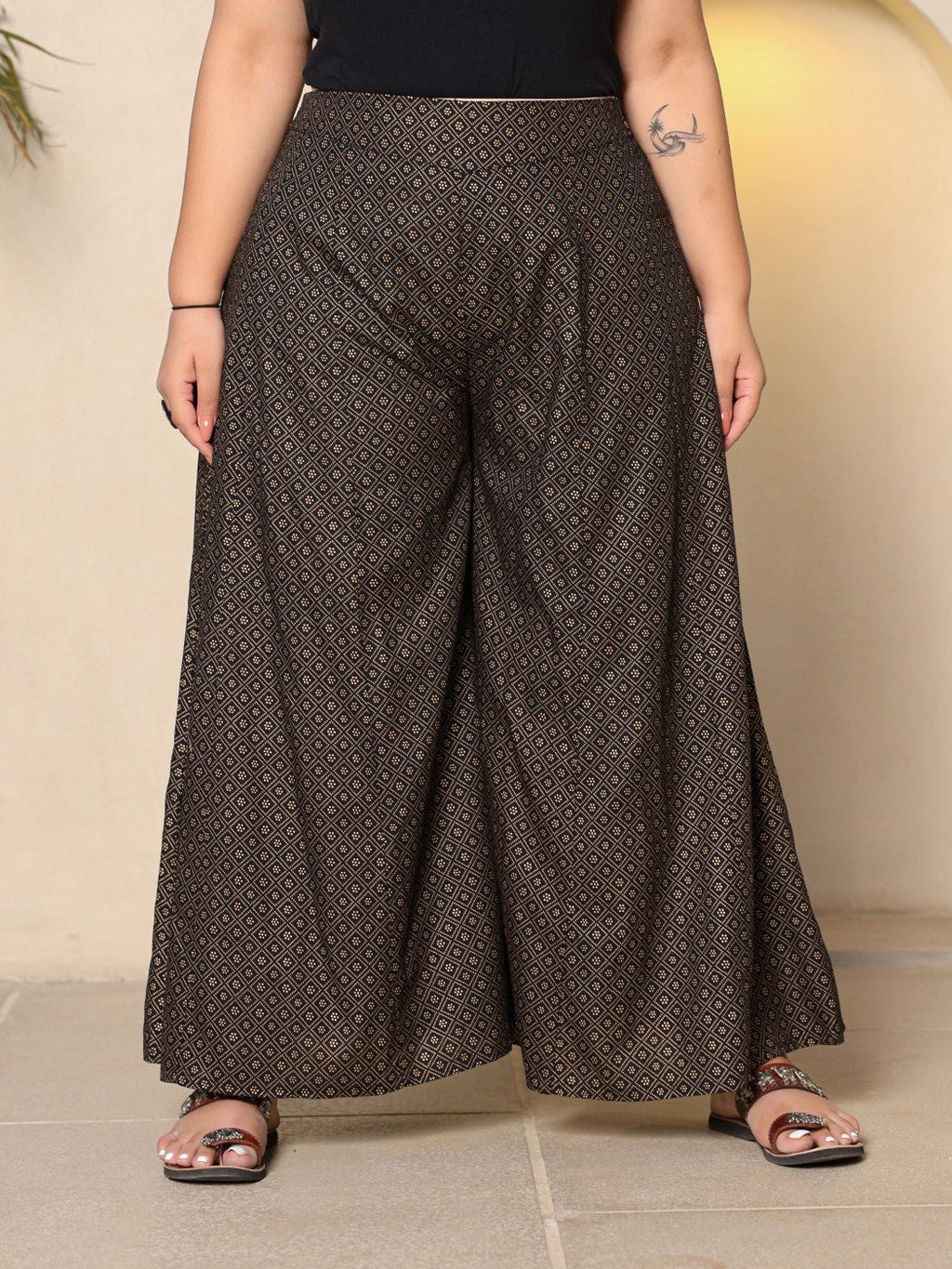 Juniper Black Geometric Printed Rayon Flared Women Palazzo With One Pocket