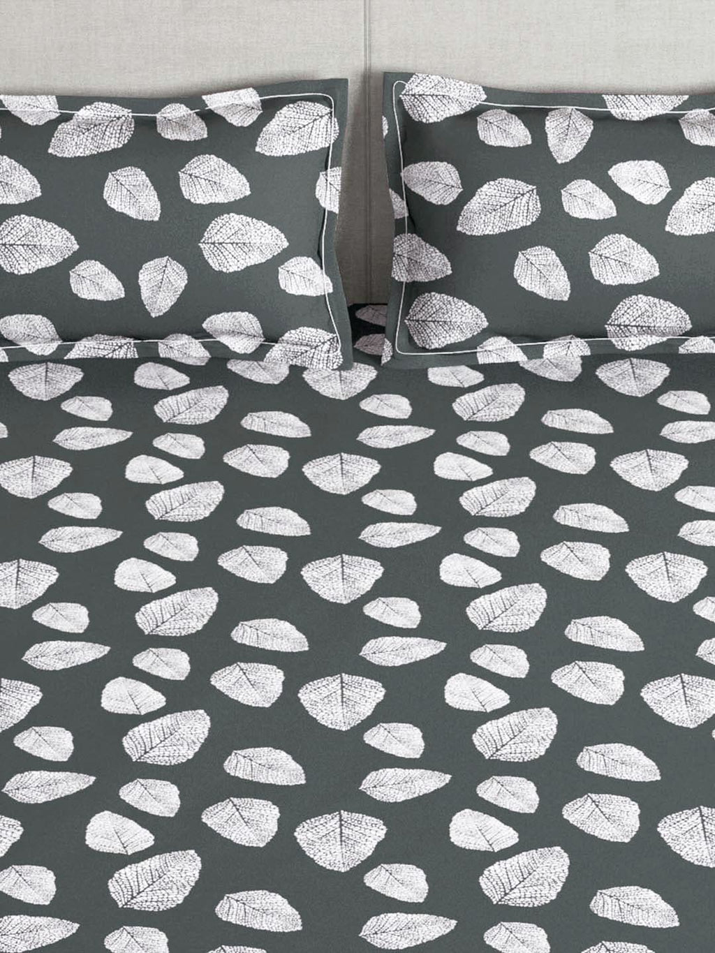Story@home Arena Grey & White Floral Printed 180 TC Bedsheet & Pillow Covers