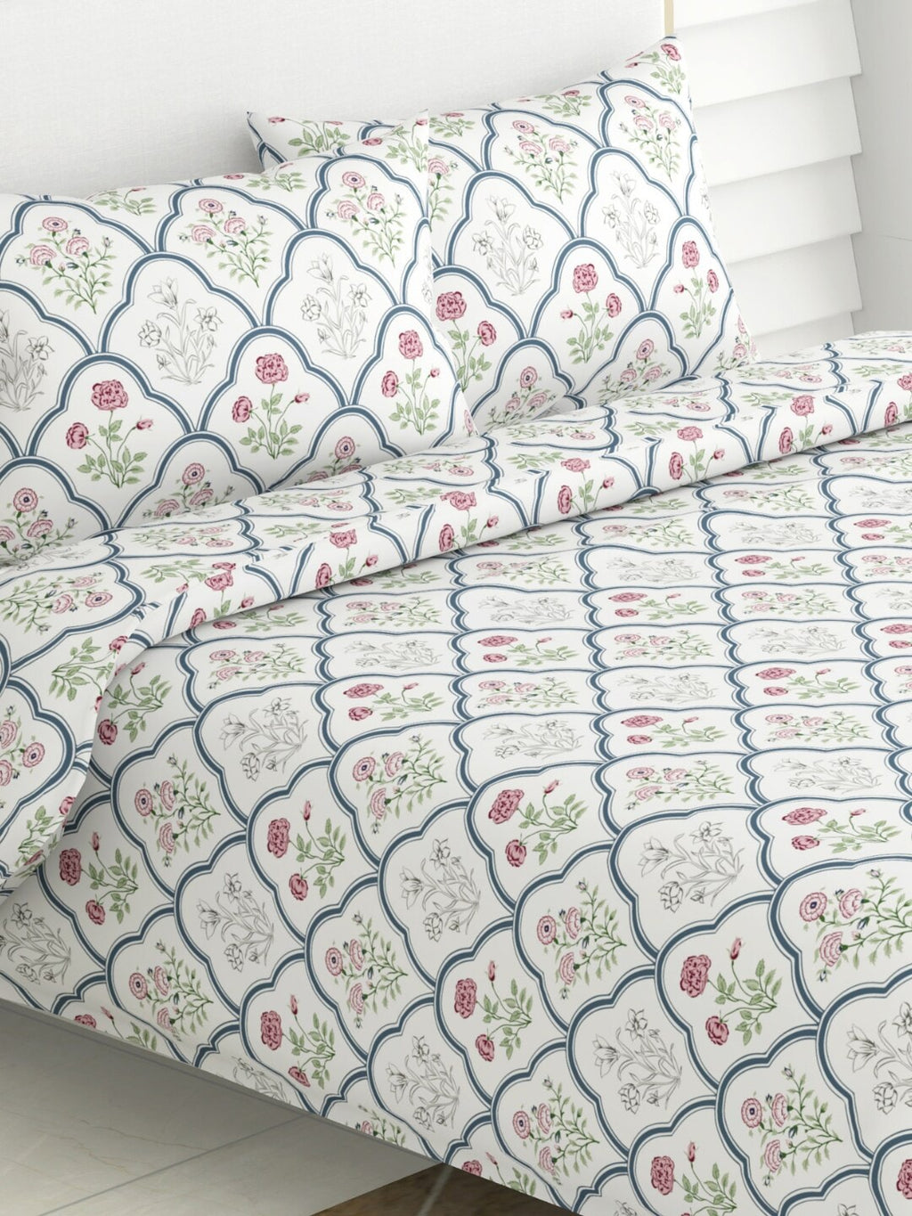 haus & kinder Blue & White Ethnic Motifs 186 TC King Bedsheet with 2 Pillow Covers