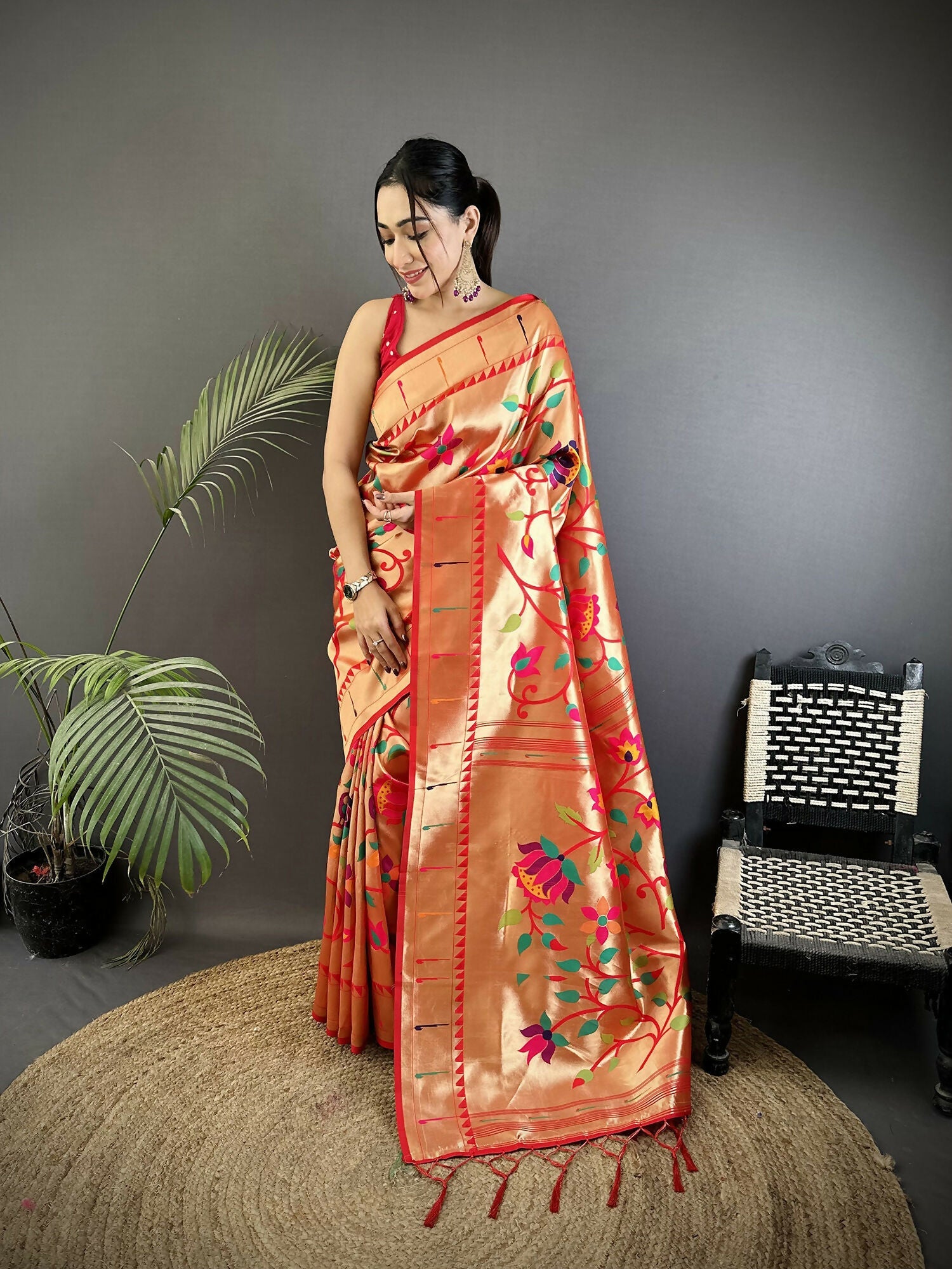 Joban Fashion Reddish Pink Floral & Leaf Soft Silk Paithani Saree