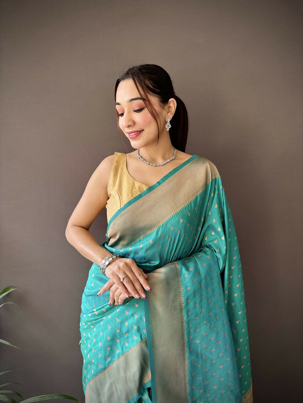 Joban Fashion Teal Green Jacquard Butti Soft Lichi Silk Paithani Saree