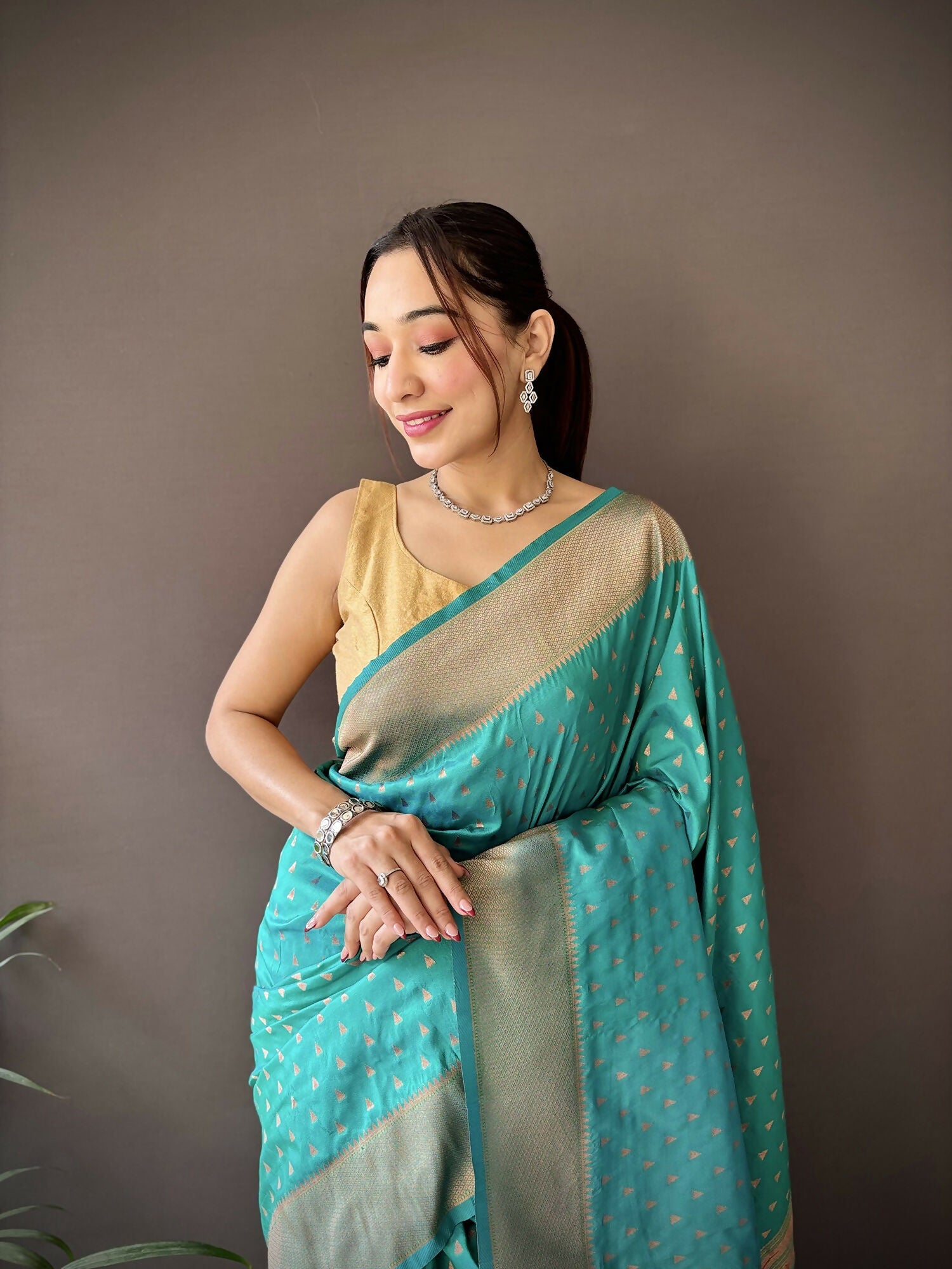 Joban Fashion Teal Green Jacquard Butti Soft Lichi Silk Paithani Saree