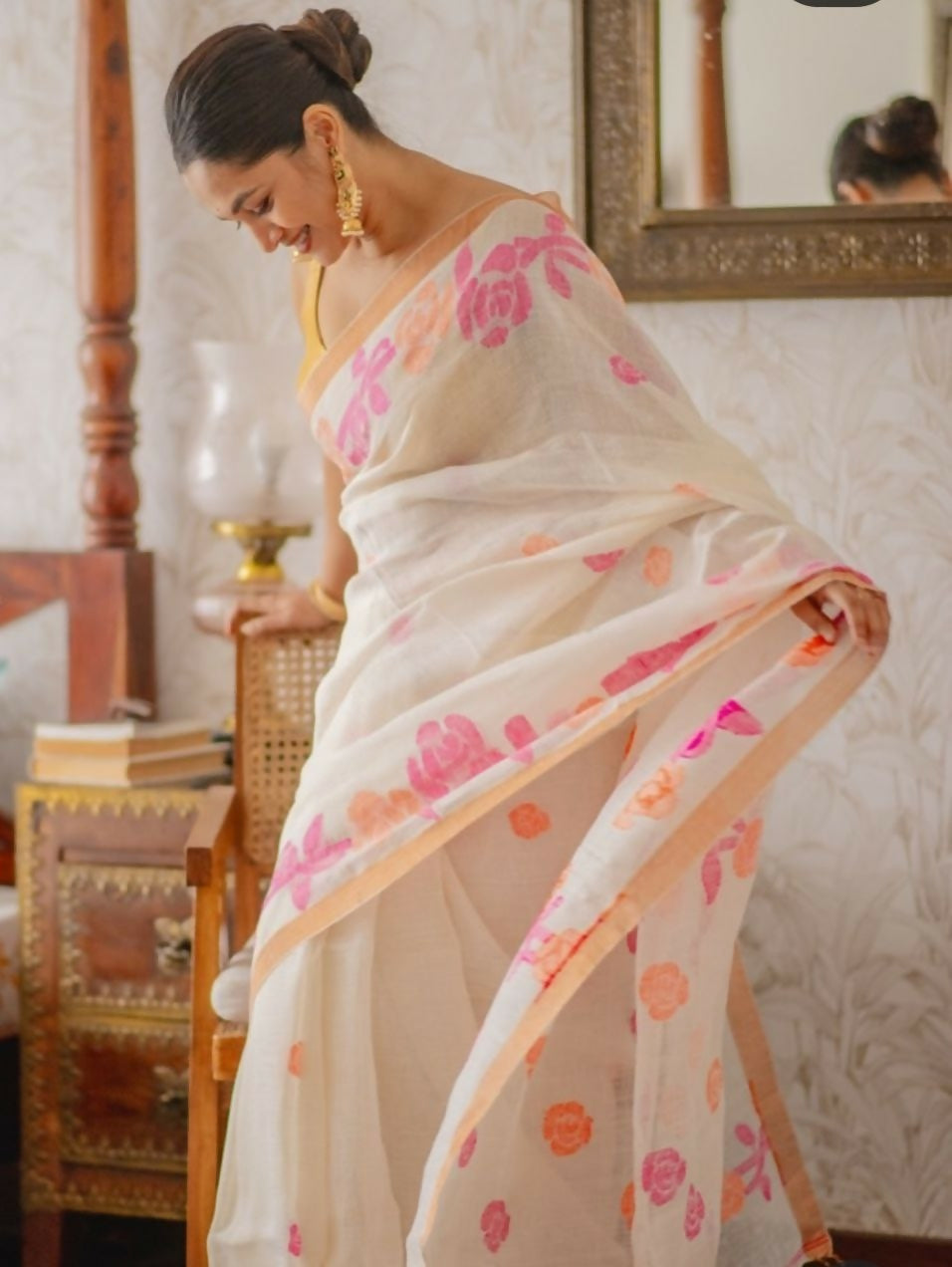 Prime Volt Women's Off-White Floral Digital Print Soft Linen Saree With Blouse