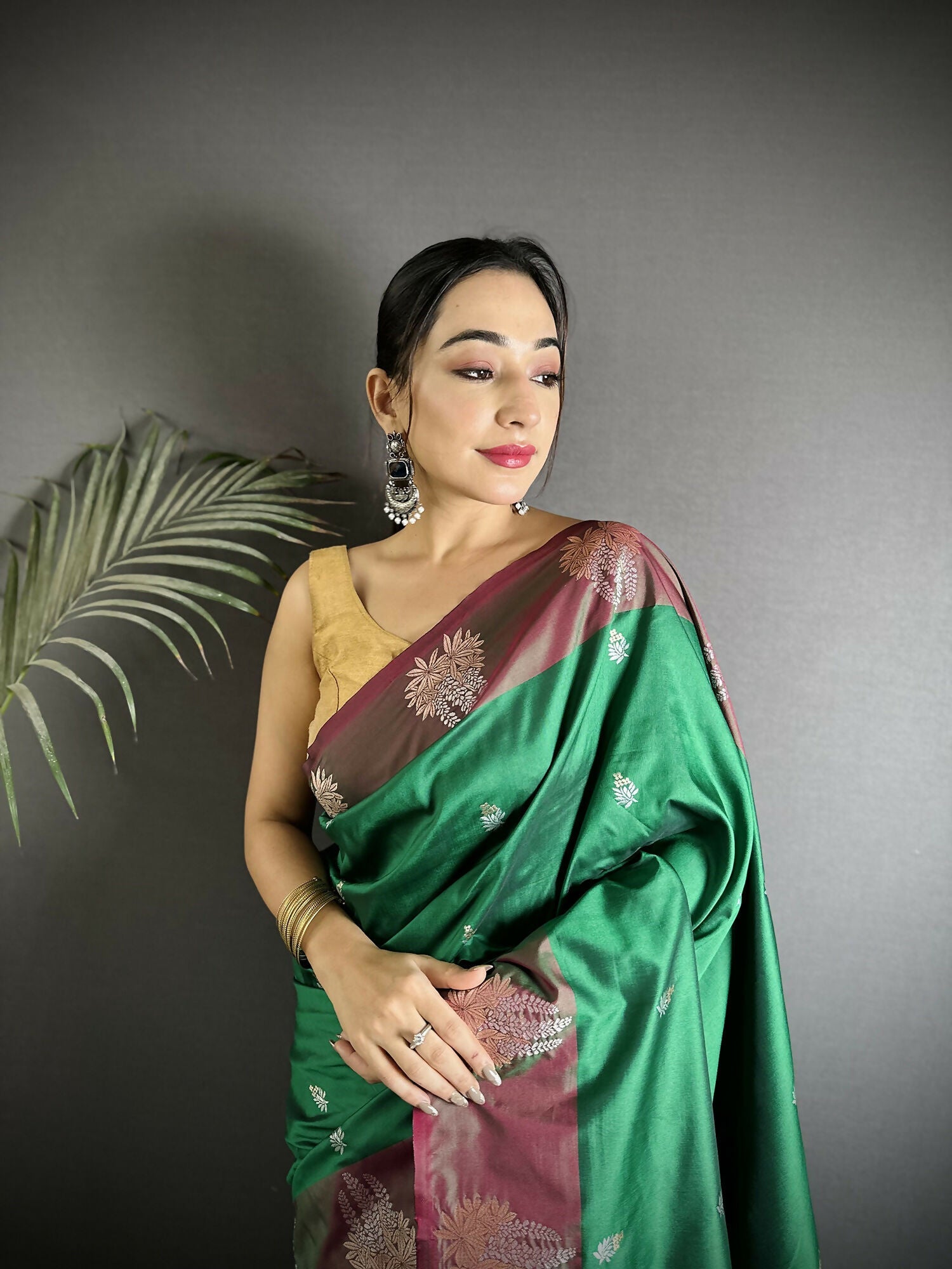 Joban Fashion Green Small Butti Soft Silk Banarasi Saree