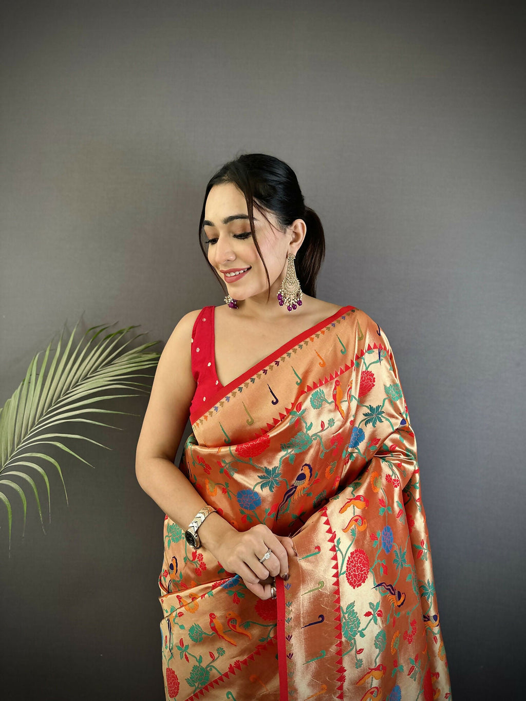 Joban Fashion Reddish Pink Mughal-Inspired Motifs Soft Silk Paithani Saree