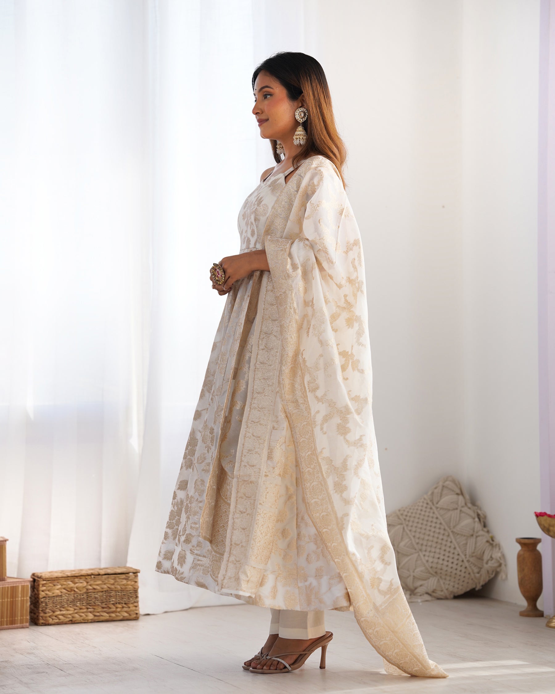 Lorenvalley Fashion White Banarasi Jacquard Dola Silk Fancy Backless Dori Pattern Anarkali Gown Pant With Dupatta