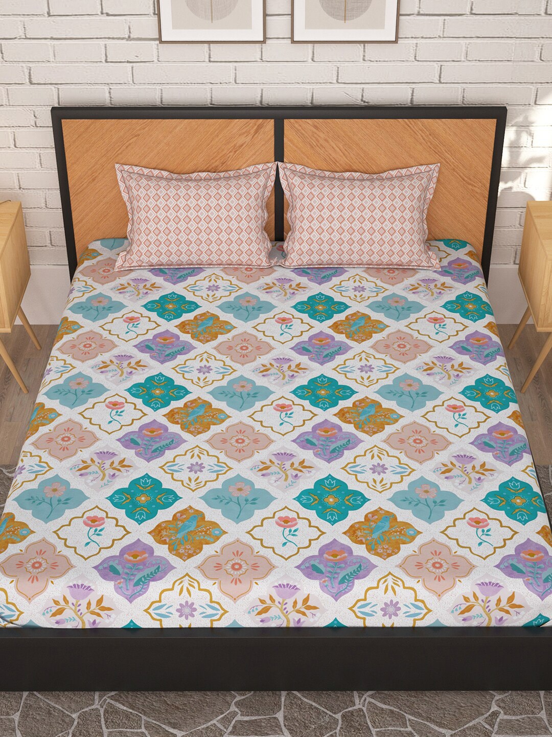 Story@home White & Peach-Coloured 180 TC Queen Bedsheet With 2 Pillow Covers