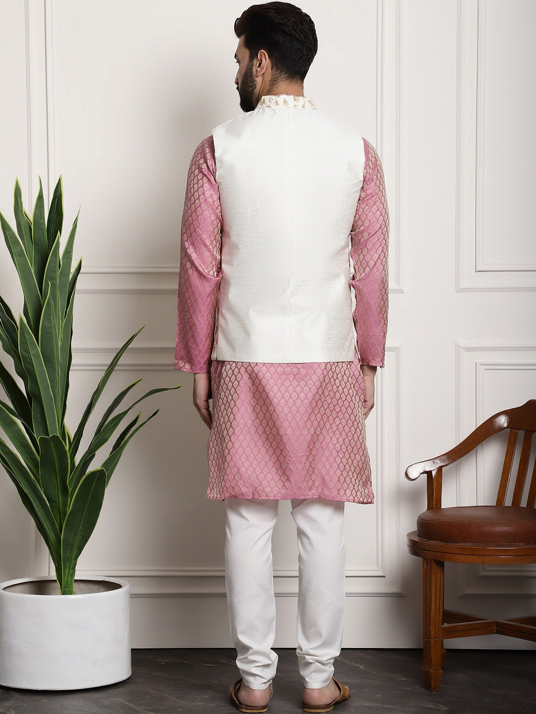 Sojanya Men Pink Ethnic Motifs Kurta with Pyjamas & Nehru Jacket
