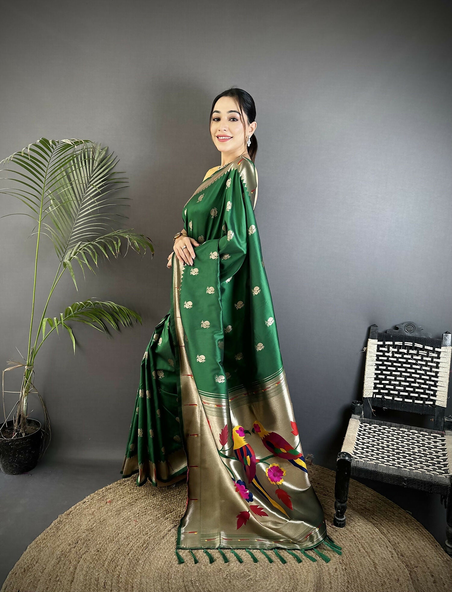 Joban Fashion Green Peacock & Floral Motifs Soft Silk Kanchipuram Saree