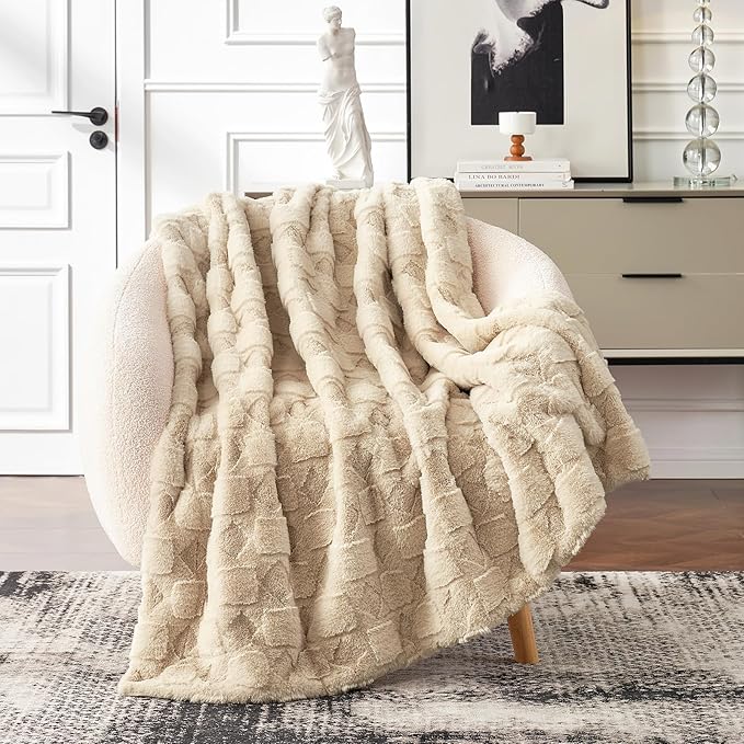 Cozy Bliss Faux Fur Throw Blanket for Couch - Soft Checkered Fuzzy Cozy Throw Gift Blankets for Women,Beige Boho Blanket for Sofa Bedroom Living Room.50 * 60 Inches