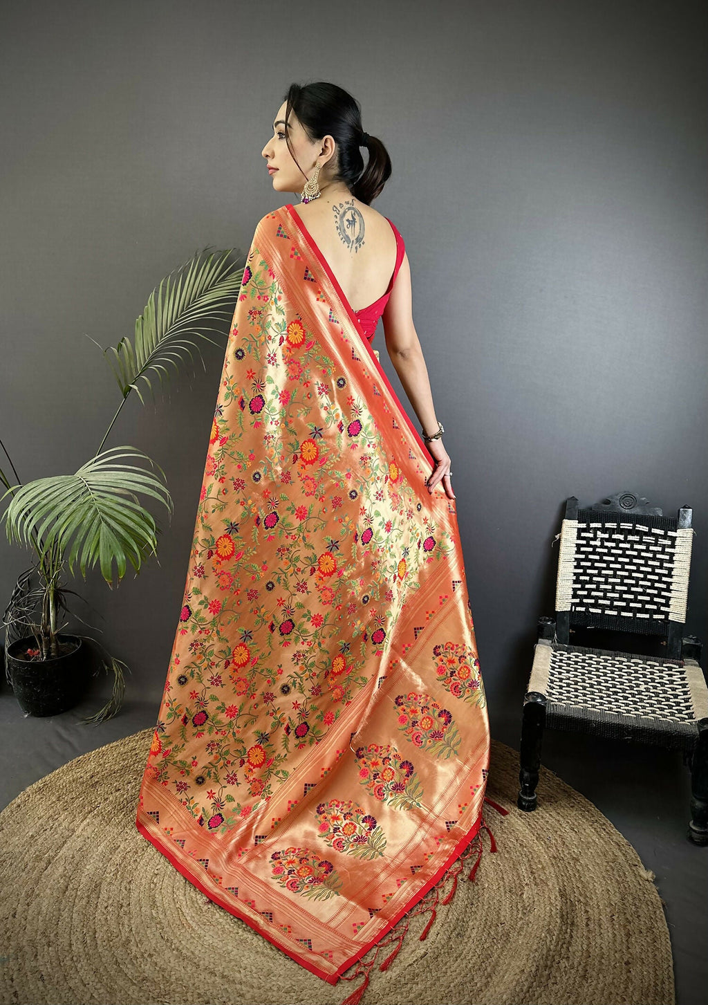 Joban Fashion Peach Floral & Leaf Motifs Soft Silk Paithani Saree