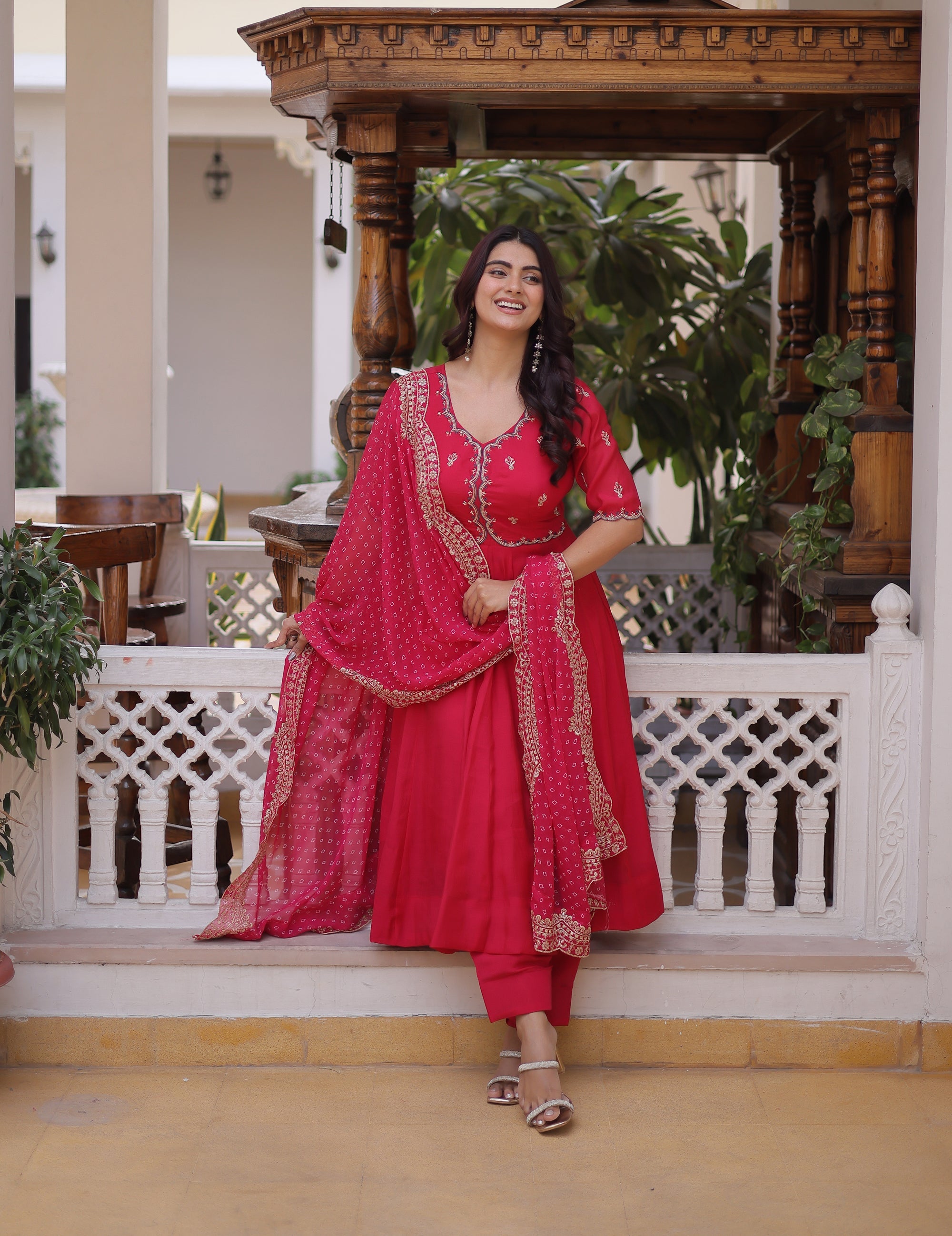 Lorenvalley Fashion Pink Mul Chanderi with Beads Thread Embroidered work Kurta Pant with Dupatta