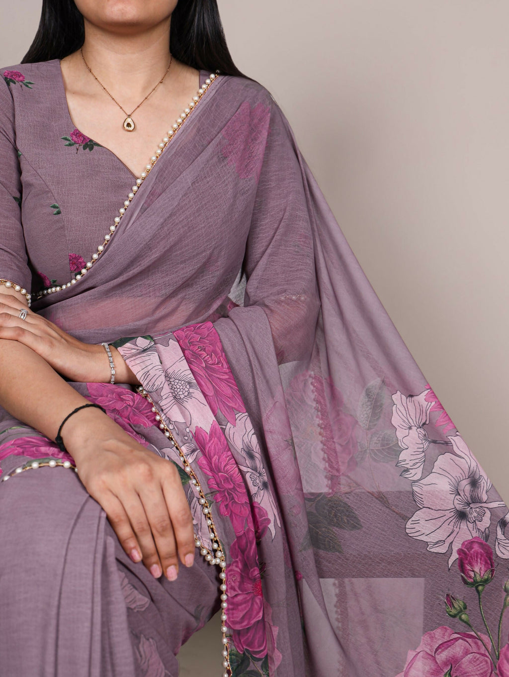 Vastranavya Grey Weightless Marble and Floral Printed Georgette Saree with Unstitched Blouse