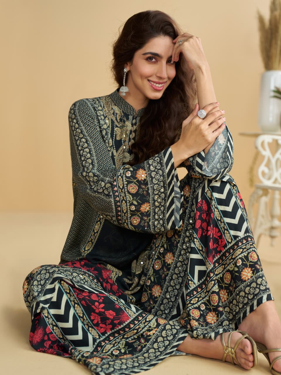 Aarshi Fashions Black Heavy Crepe Digital Print Palazzo Suits