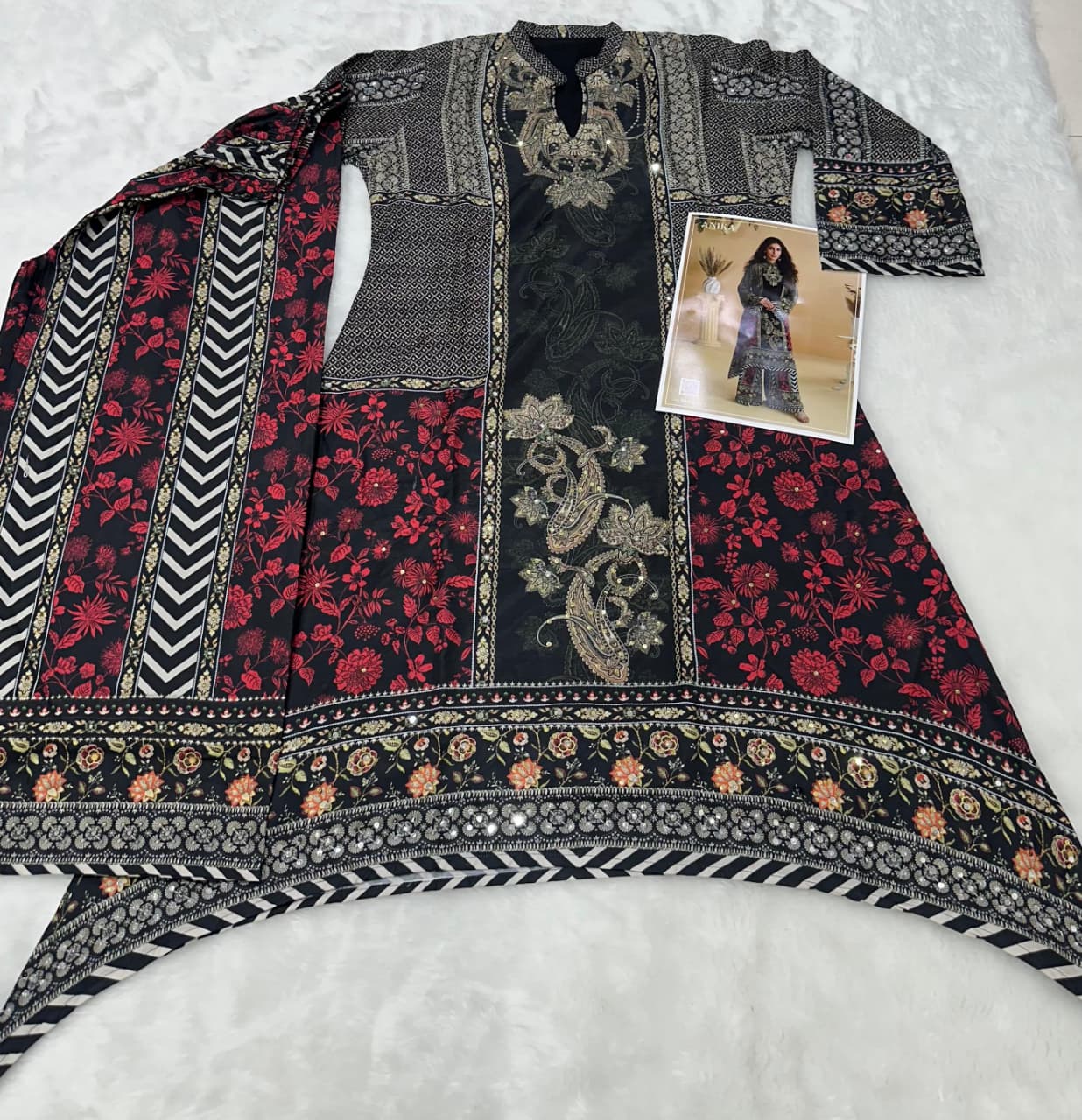Aarshi Fashions Black Heavy Crepe Digital Print Palazzo Suits