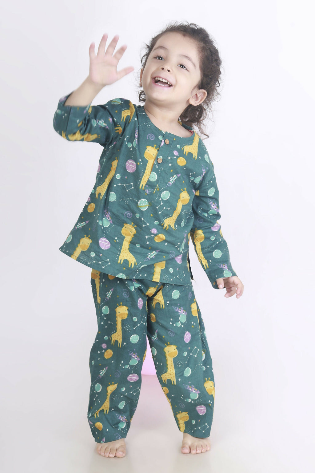 Breathables Green Giraffe Print Cotton Nightsuit Set For Kids