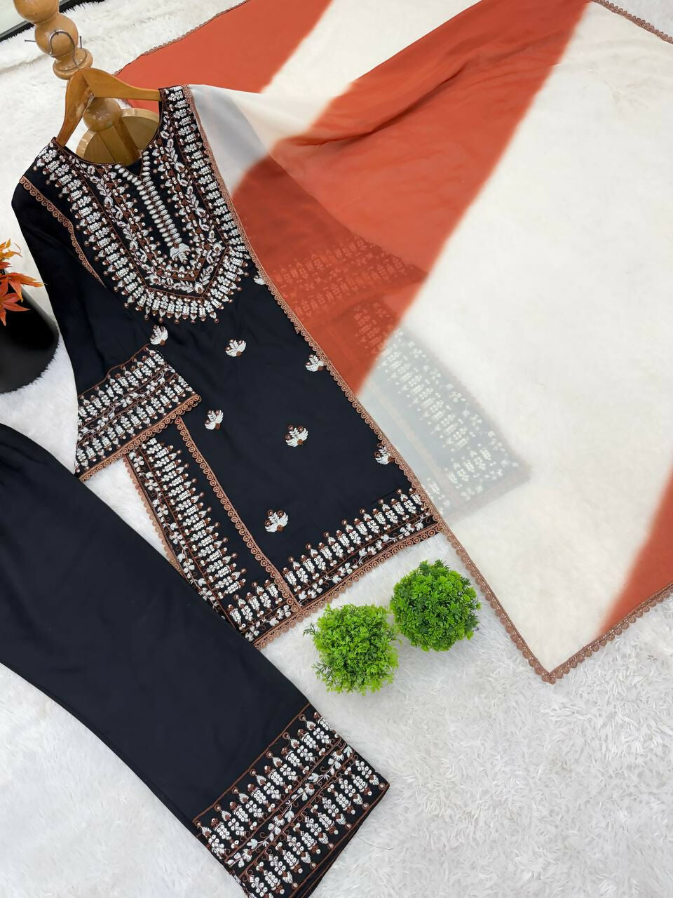 Teeya Creation Womens Trendy Stylish Embroidery Thread Work Black Kurta Set