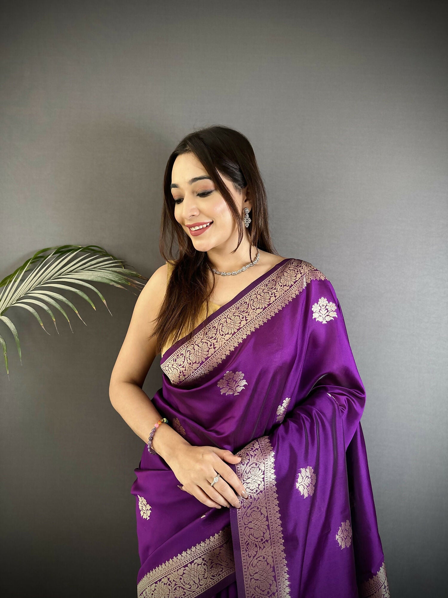 Joban Fashion Purple Floral Jacquard Woven Design Cotton Silk Banarasi Silk Saree
