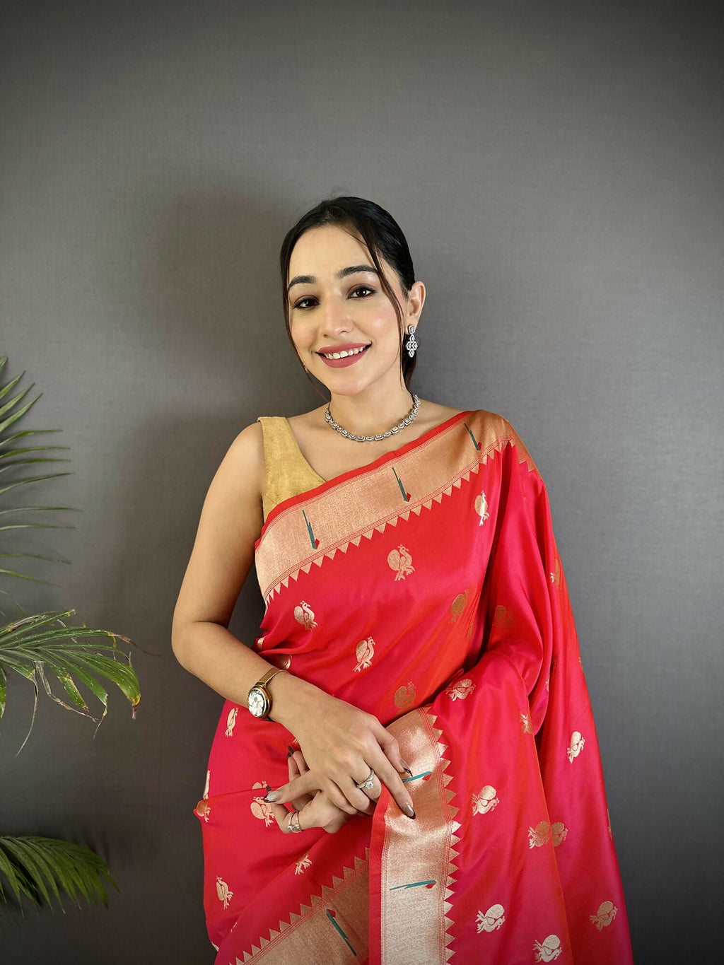 Joban Fashion Pink Peacock & Floral Motifs Soft Silk Kanchipuram Saree