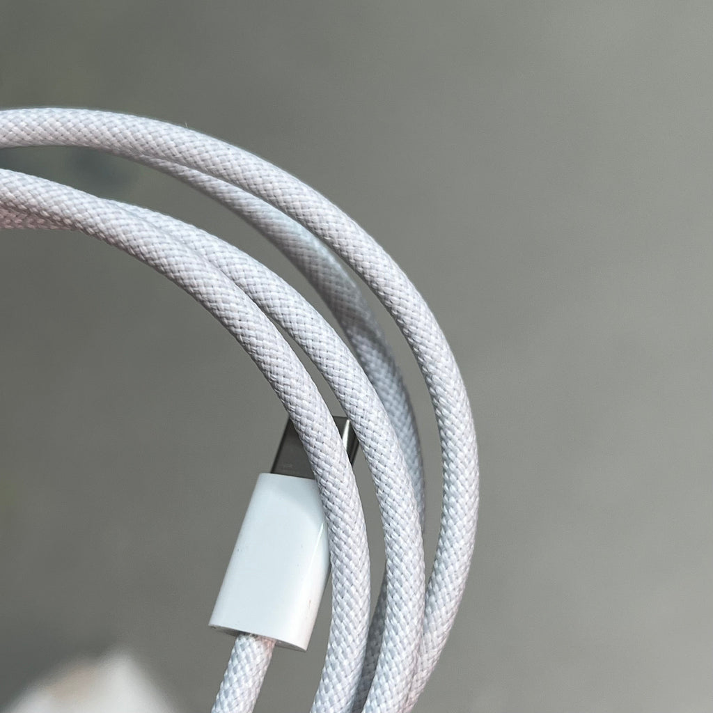 APPLE Two Sided USB-C Woven Charge Cable (1 M) 60 Watt White MQKJ3AM/A (Return)