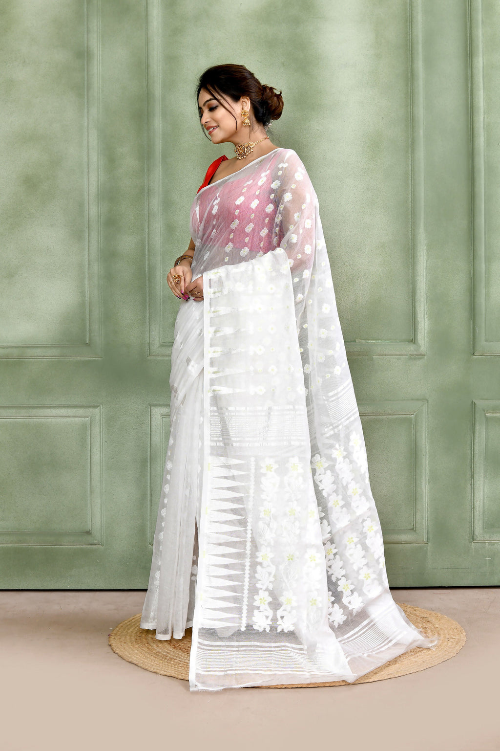 Piyari Fashion Women's White Embellished Cotton Blend Jamdani Saree