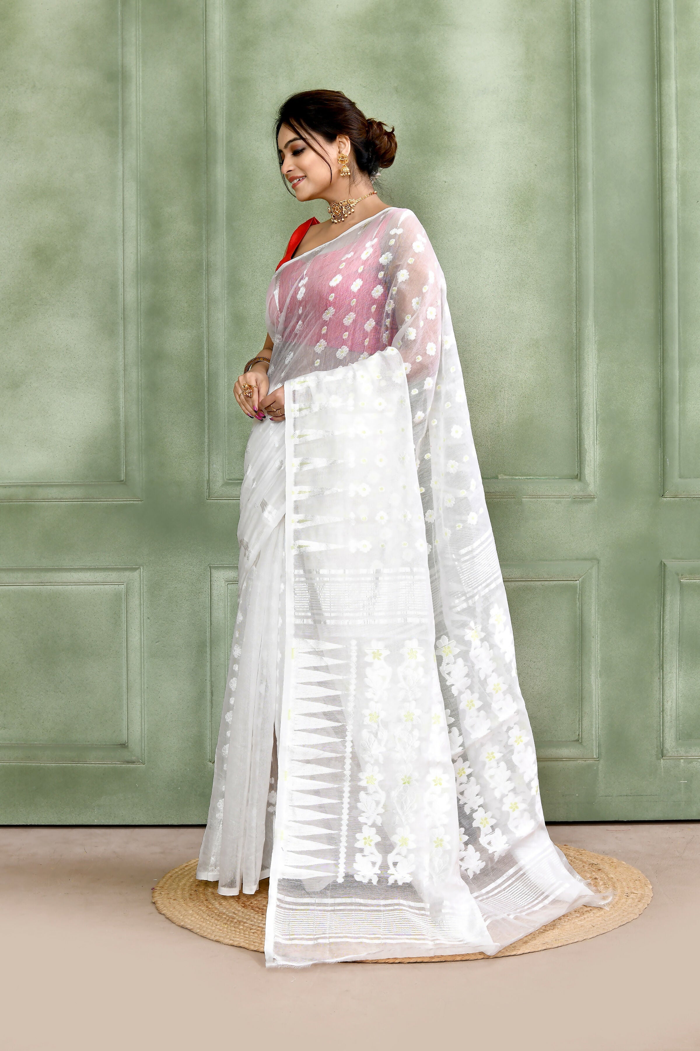 Piyari Fashion Women's White Embellished Cotton Blend Jamdani Saree