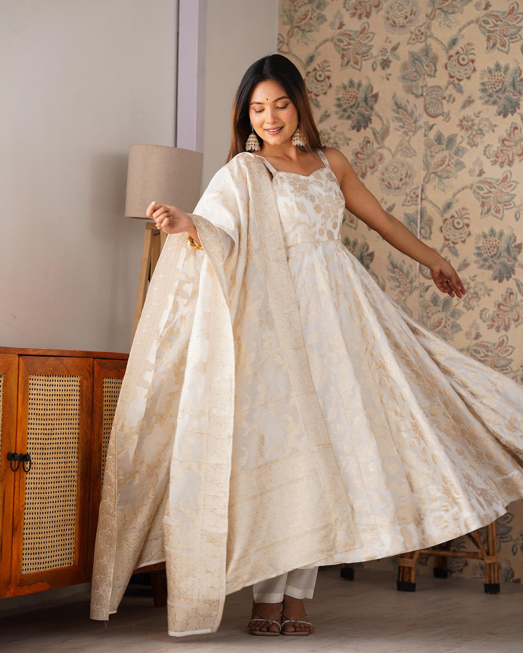 Evanik Off-White & Gold Jecqaurd Banarasi Anarkali Kurta Set With Dupatta