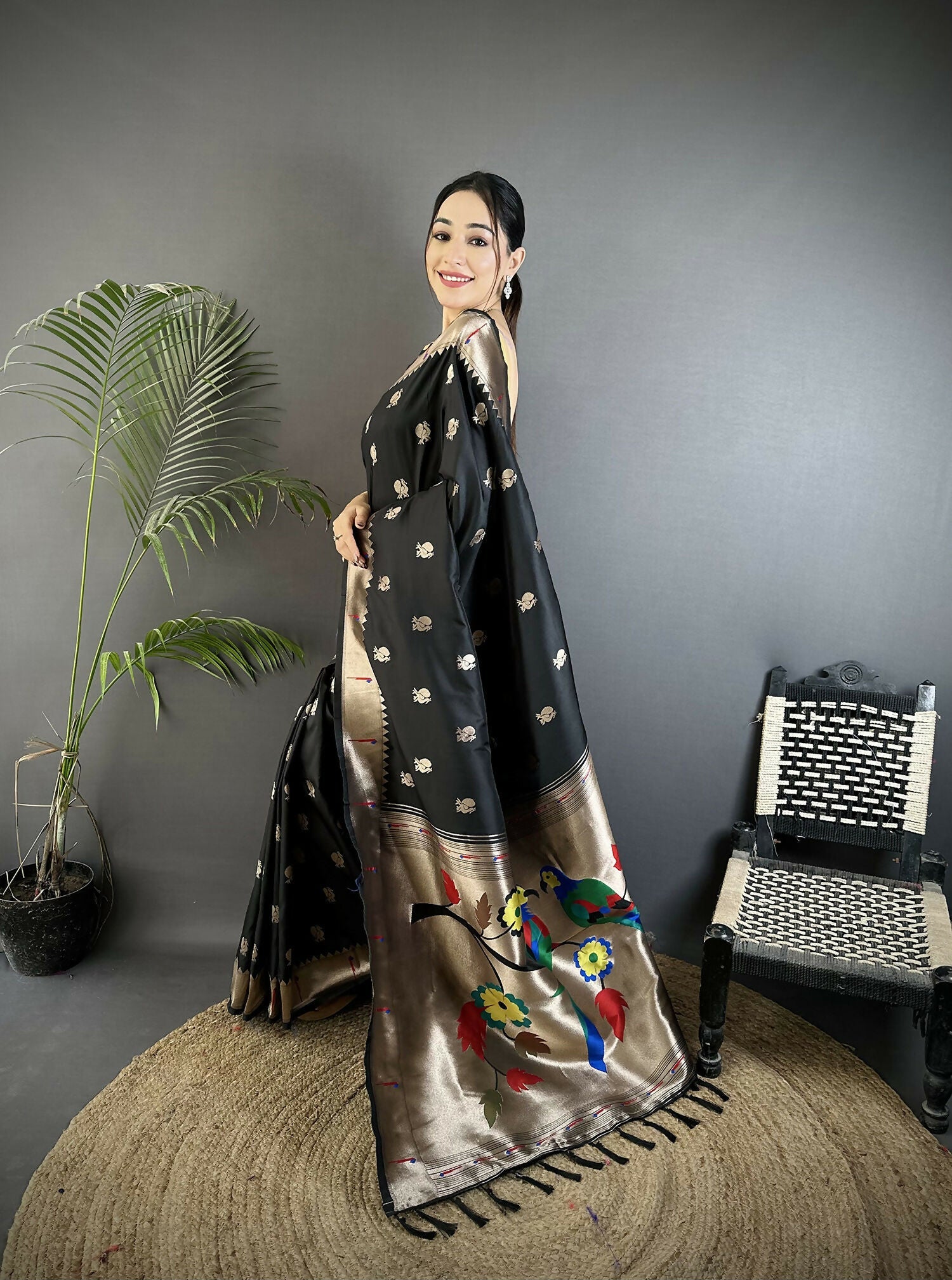 Joban Fashion Black Peacock & Floral Motifs Soft Silk Kanchipuram Saree