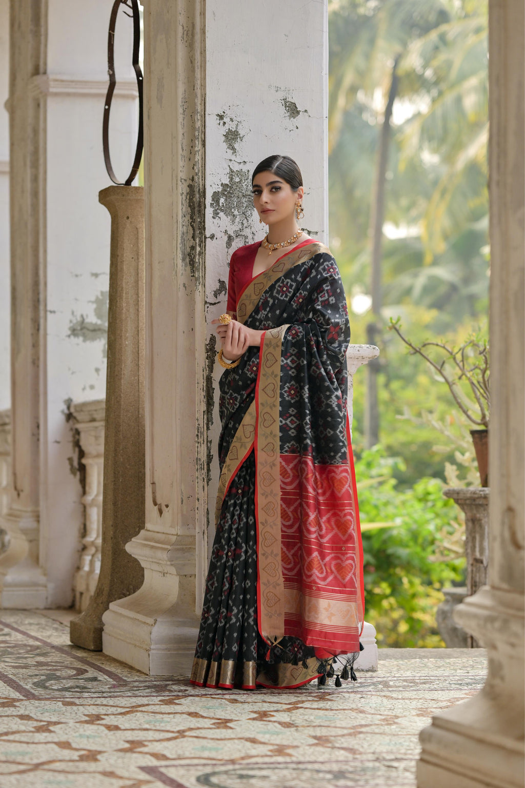 Jyoti Fashion Women's Black Soft Raw Silk Zari Woven Saree with Blouse