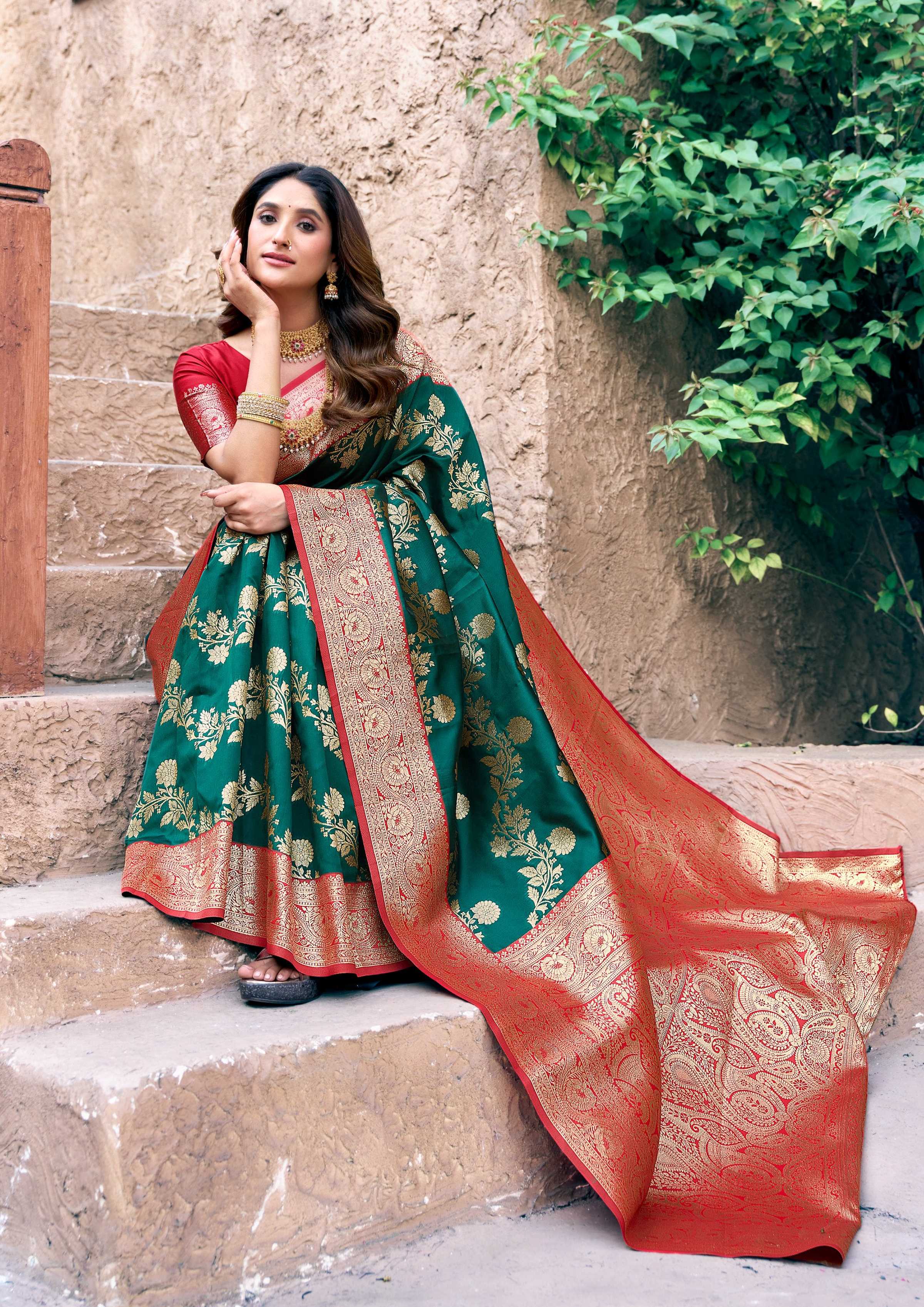 Jyoti Fashion Women's Bottle Green Silk Zari Woven Saree with Blouse