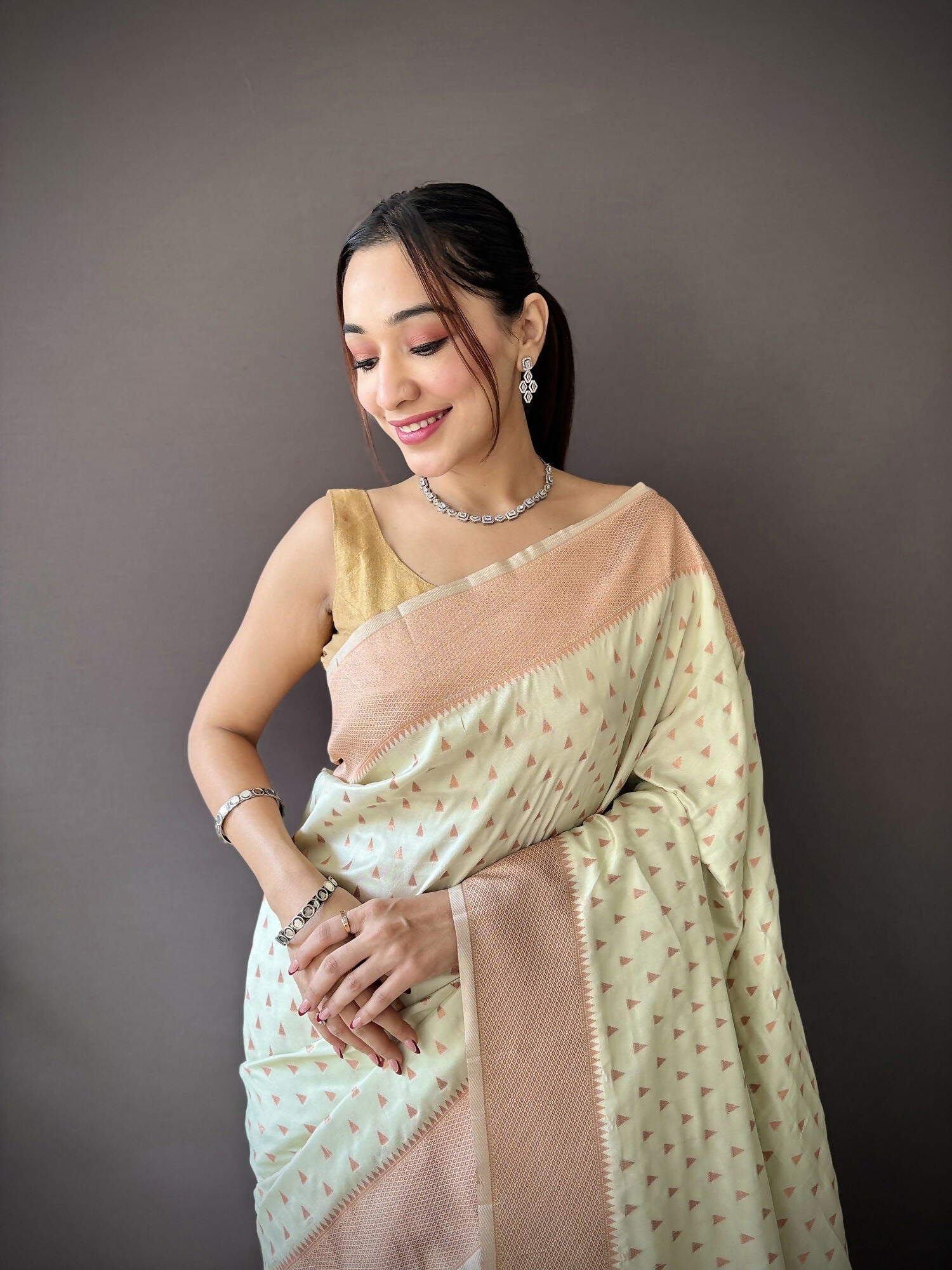 Joban Fashion Beige Jacquard Butti Soft Lichi Silk Paithani Saree