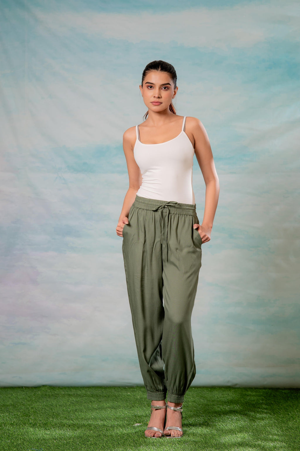 Juniper Lamora Women? Olive Green Drawstring Jogger Pants
