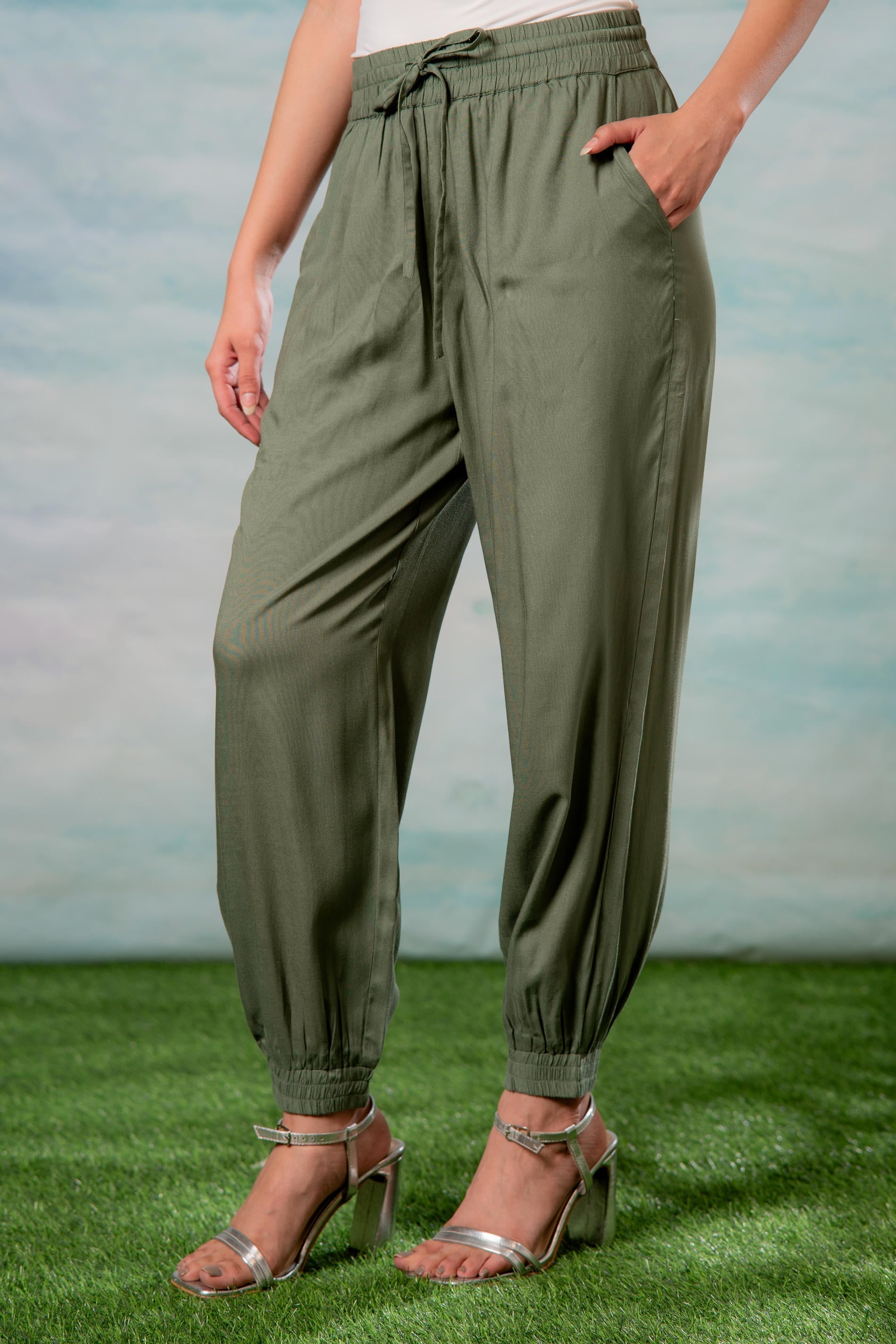 Juniper Lamora Women? Olive Green Drawstring Jogger Pants