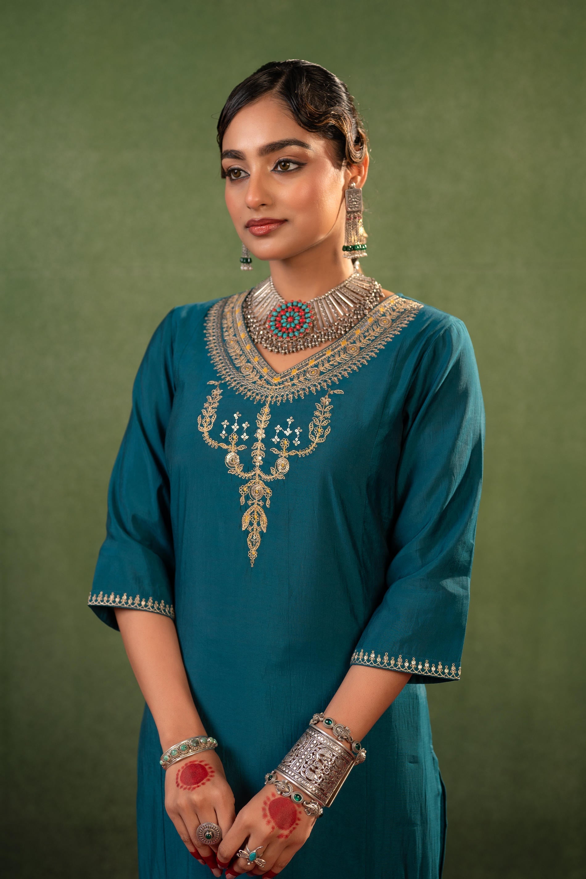 Juniper Green Floral Embroidered Kurta Set With Jacquard Dupatta