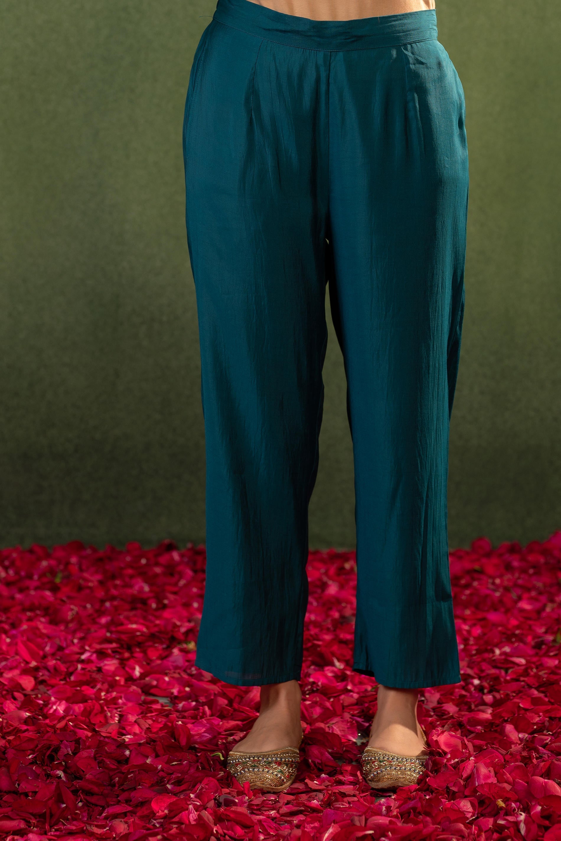Juniper Green Floral Embroidered Kurta Set With Jacquard Dupatta