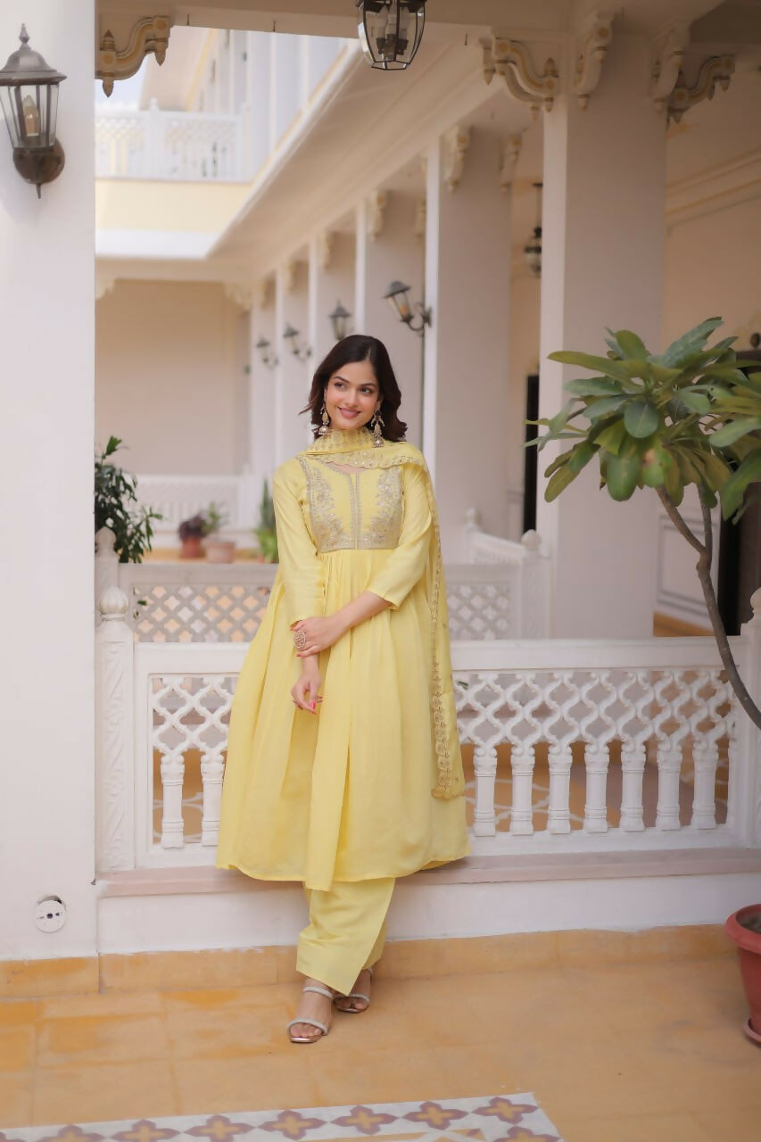 Teeya Creation Womens New Mul Chanderi With Beads Embroidery-Work Kurta Set