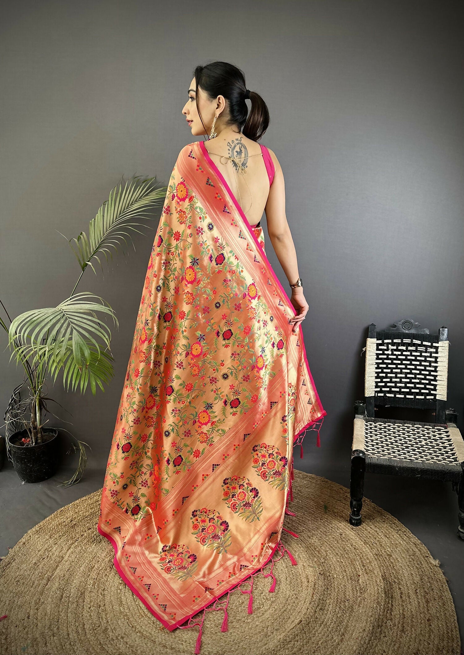 Joban Fashion Peach Floral & Leaf Motifs Soft Silk Paithani Saree