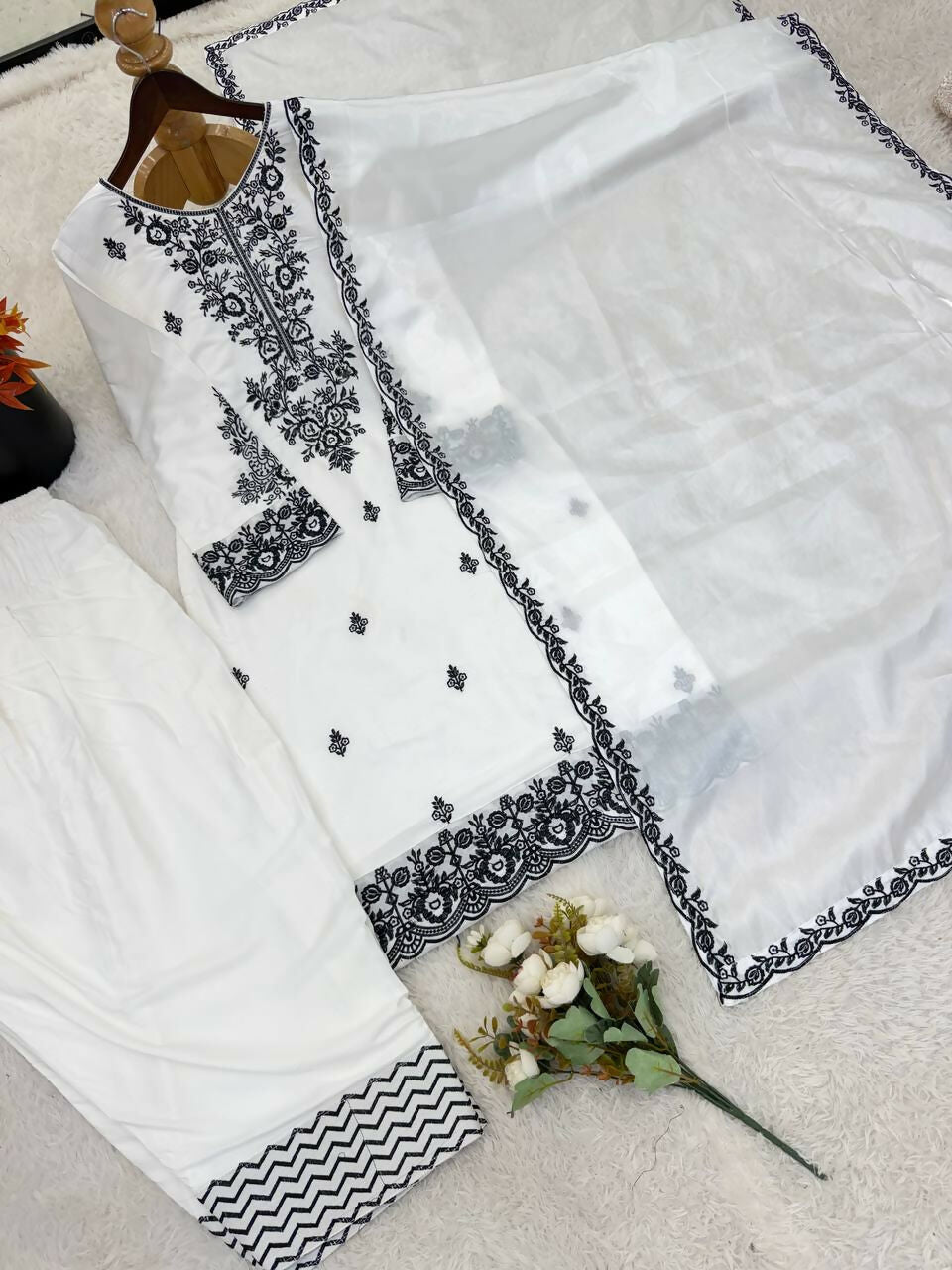 Teeya Creation Womens Trendy Stylish Embroidery Thread Work Black Kurta Set