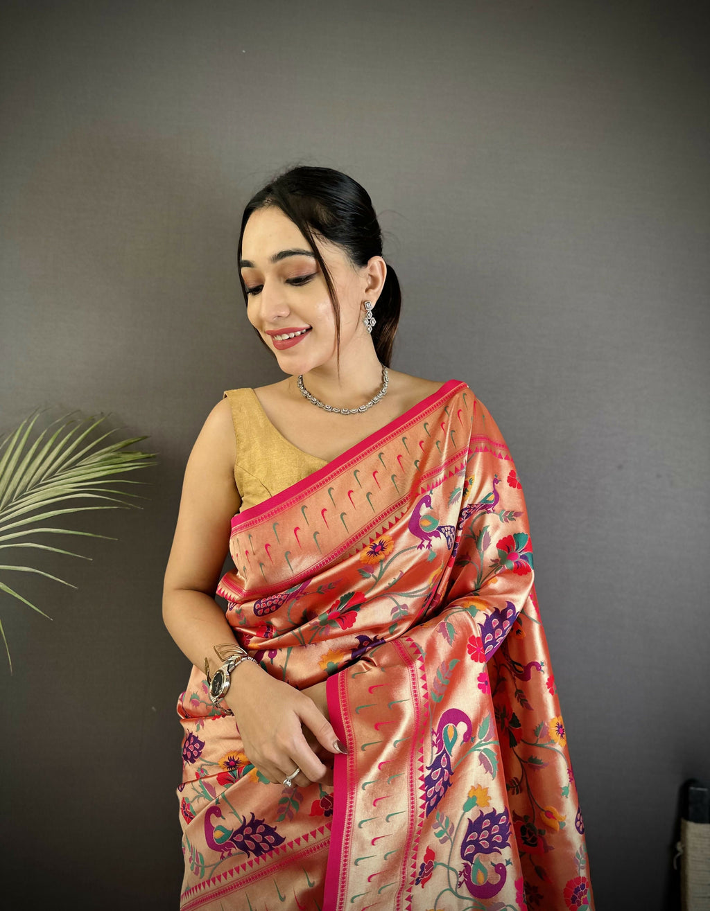 Joban Fashion Reddish Pink Peacocks Flowers & Leaves Soft Silk Paithani Saree