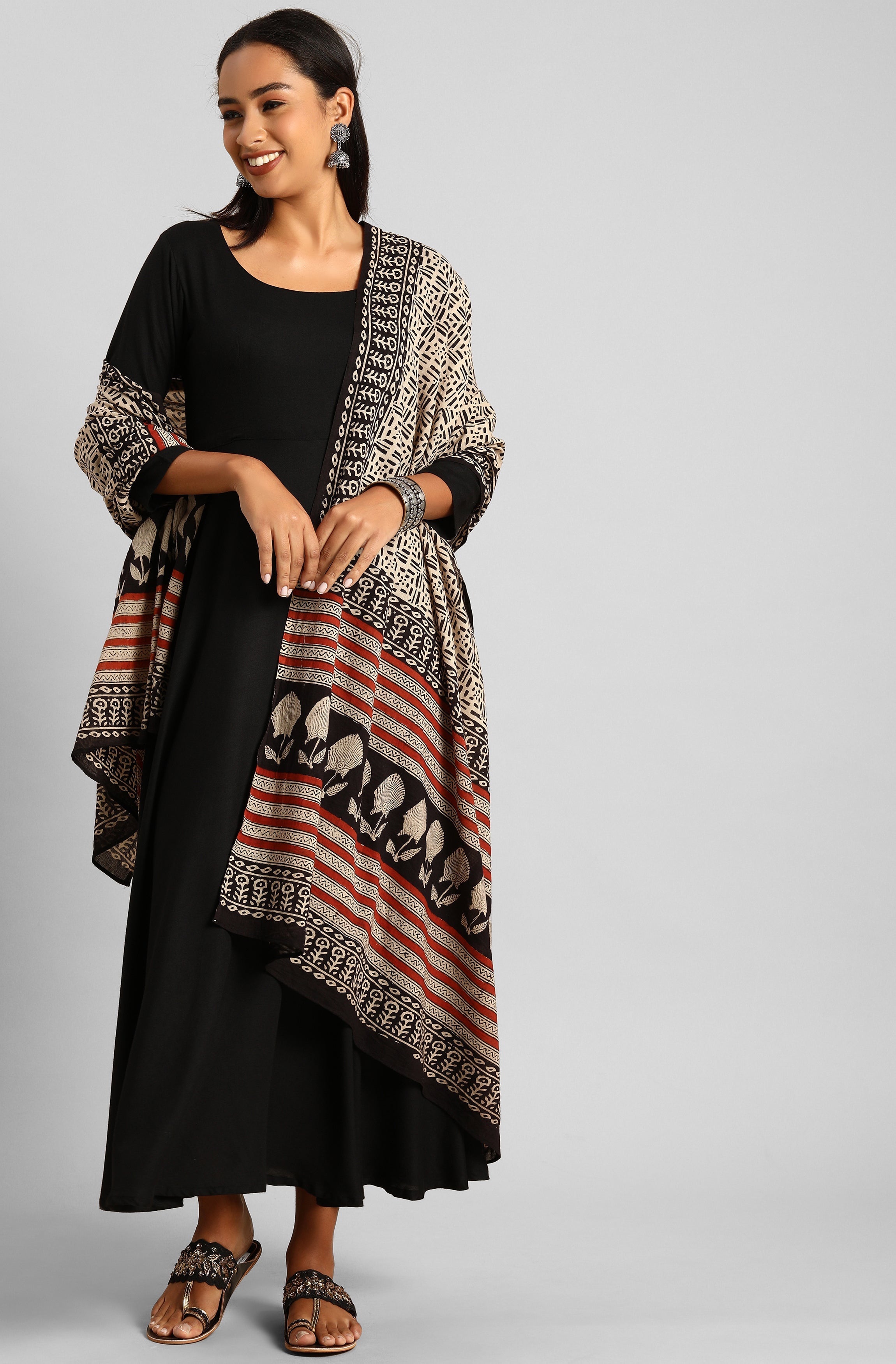 Janasya Women's Black Rayon Solid Kurta With Dupatta