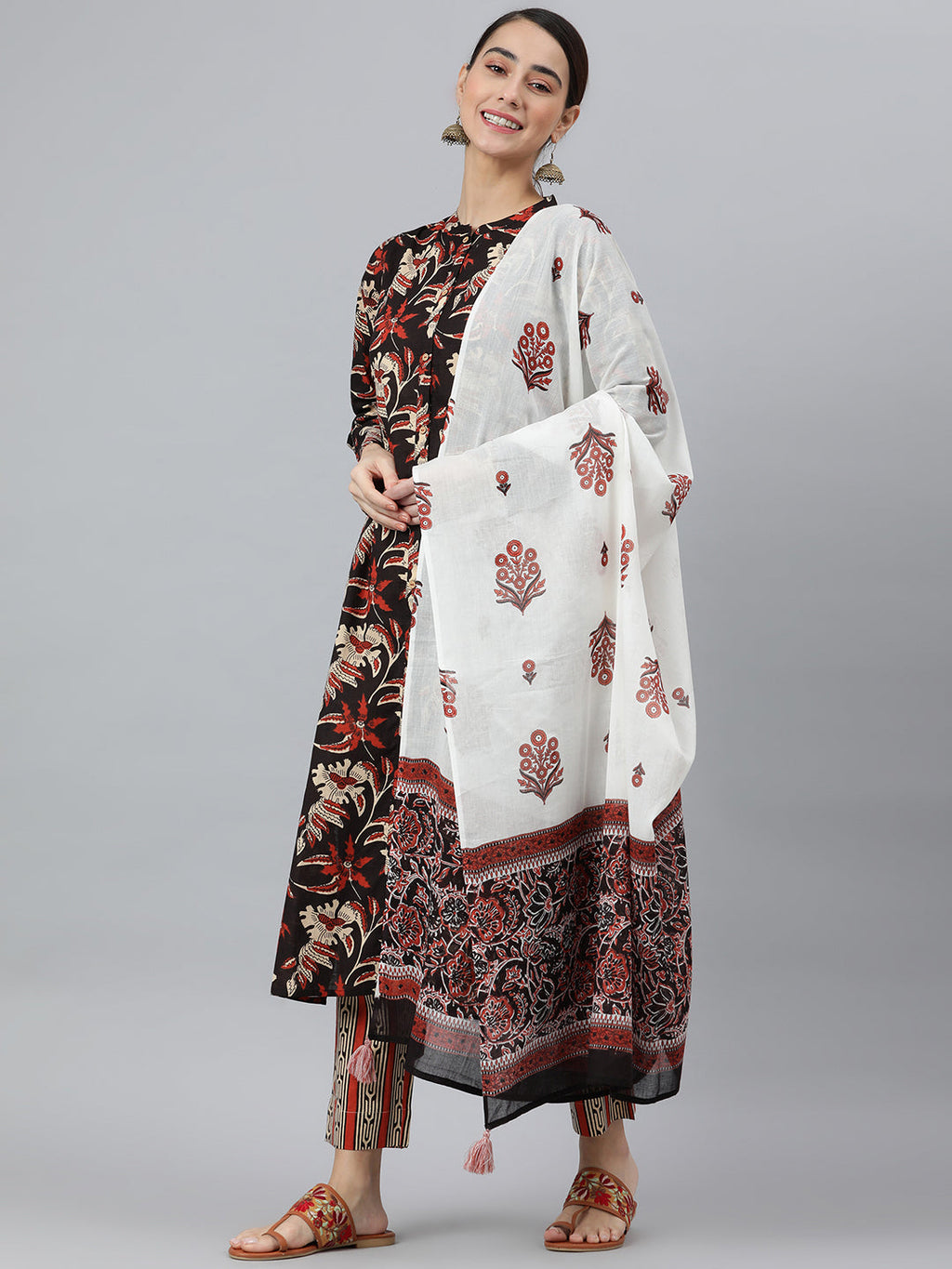 Janasya Women's Black Cotton Botanical Print Kurta With Pant And Dupatta