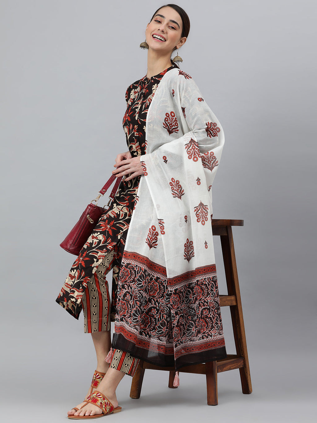 Janasya Women's Black Cotton Botanical Print Kurta With Pant And Dupatta