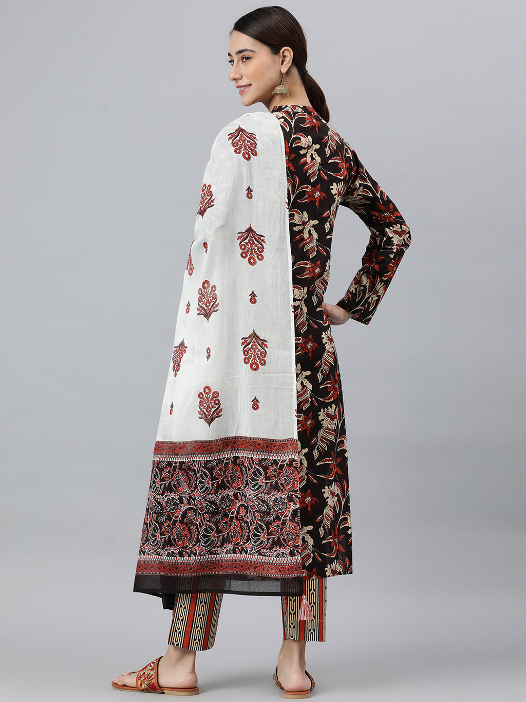 Janasya Women's Black Cotton Botanical Print Kurta With Pant And Dupatta