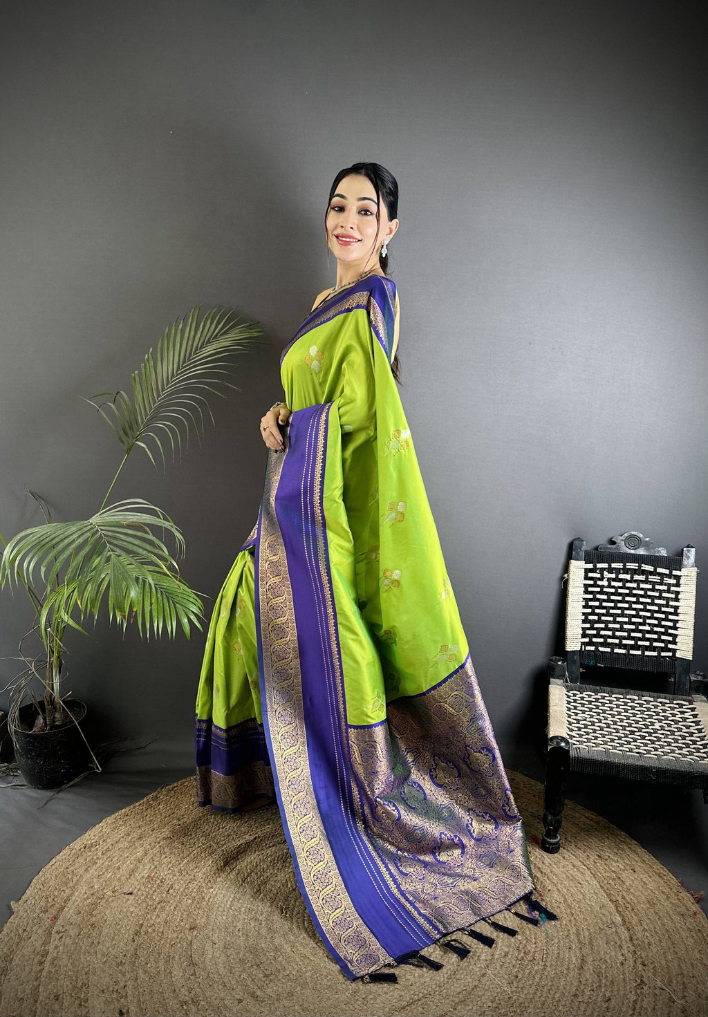 Sonakshi Women'S Parrot Premium Soft Silk Zari Woven Traditional Saree With Blouse