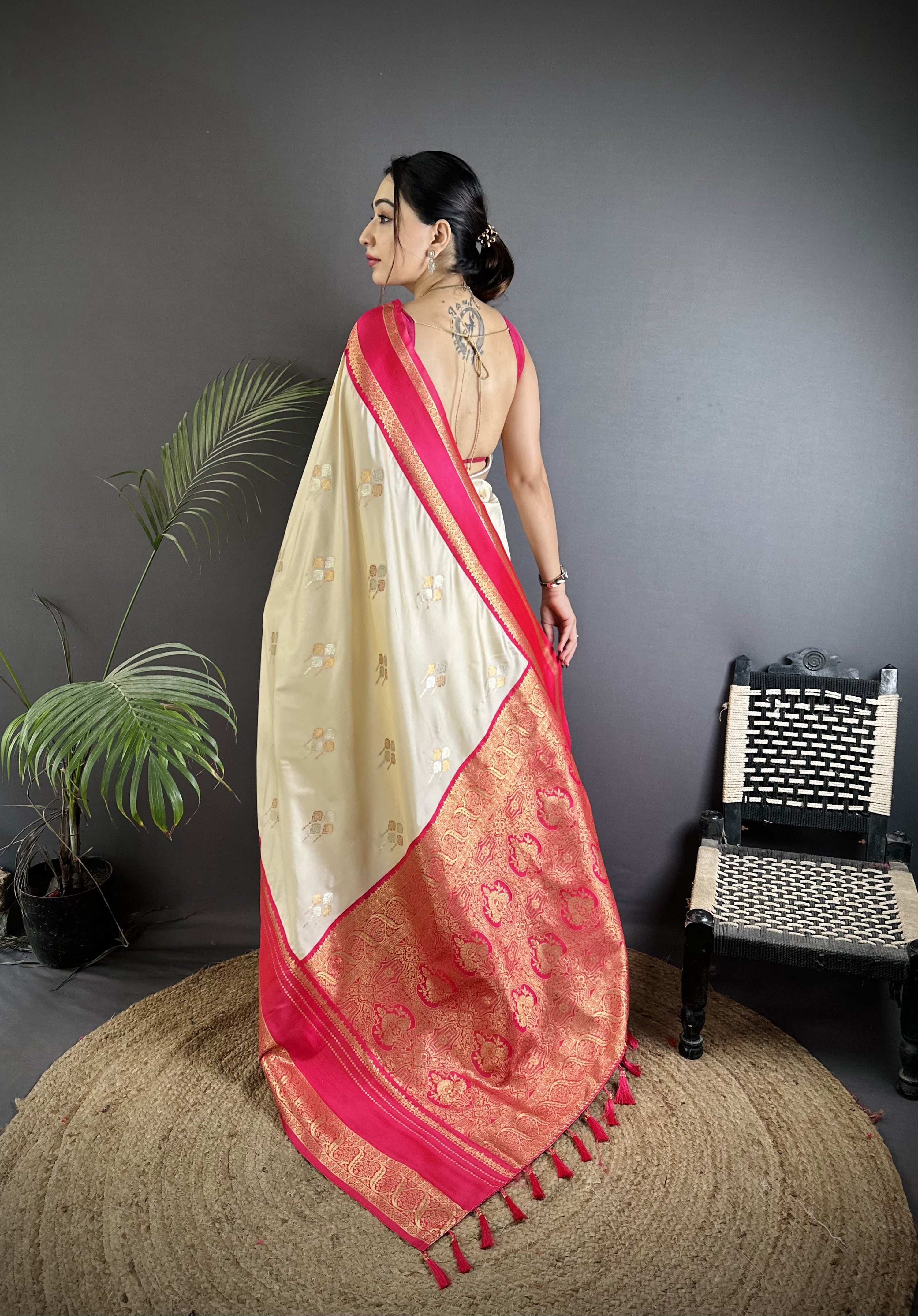 Sonakshi Women'S Offwhite Premium Soft Silk Zari Woven Traditional Saree With Blouse