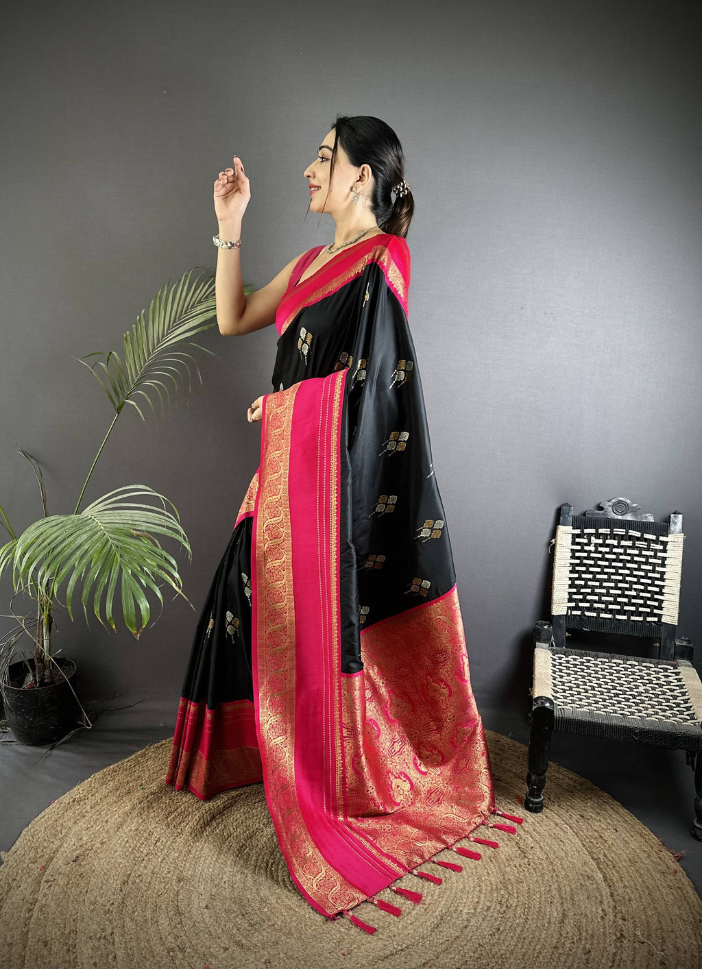 Sonakshi Women'S Black Premium Soft Silk Zari Woven Traditional Saree With Blouse