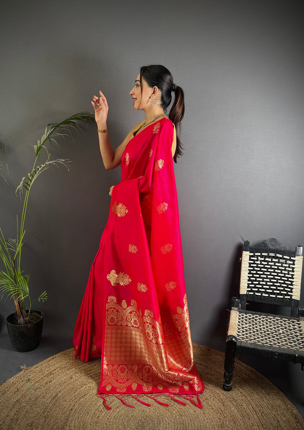 Sonakshi Women'S Ranipink Pure Lichi Silk With Weaving Zari Traditional Saree With Blouse
